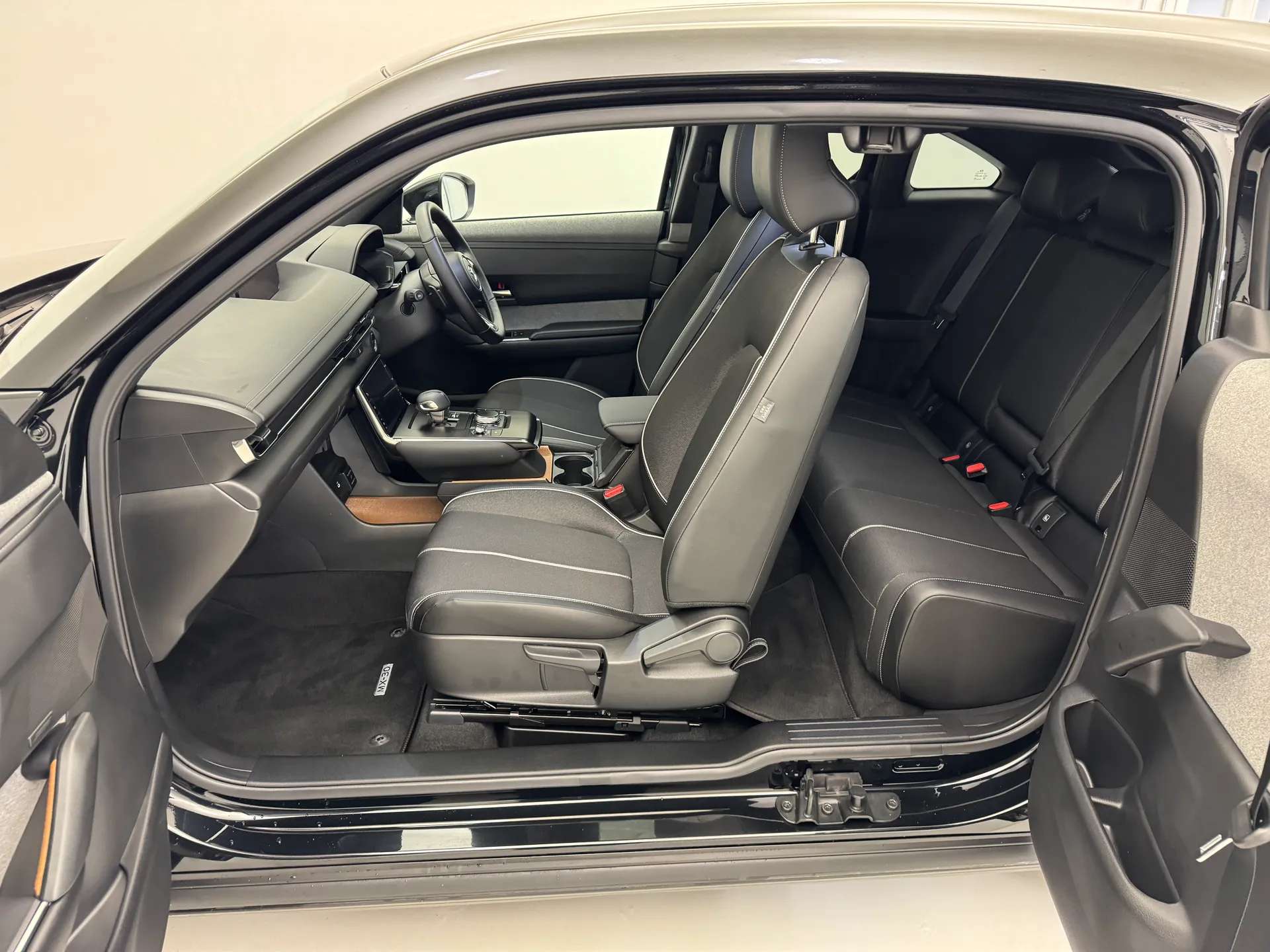 2025 MAZDA MX-30 2025 MAZDA MX-30