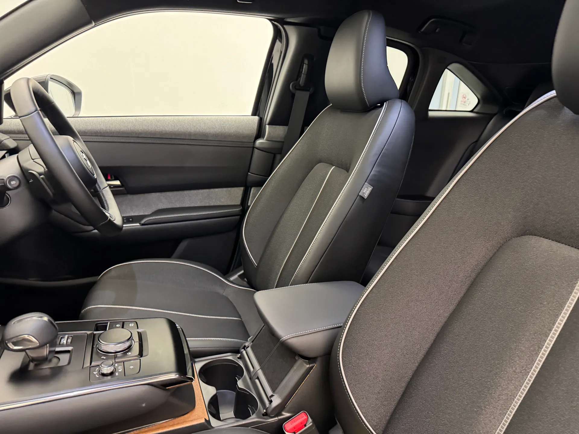 2025 MAZDA MX-30 2025 MAZDA MX-30