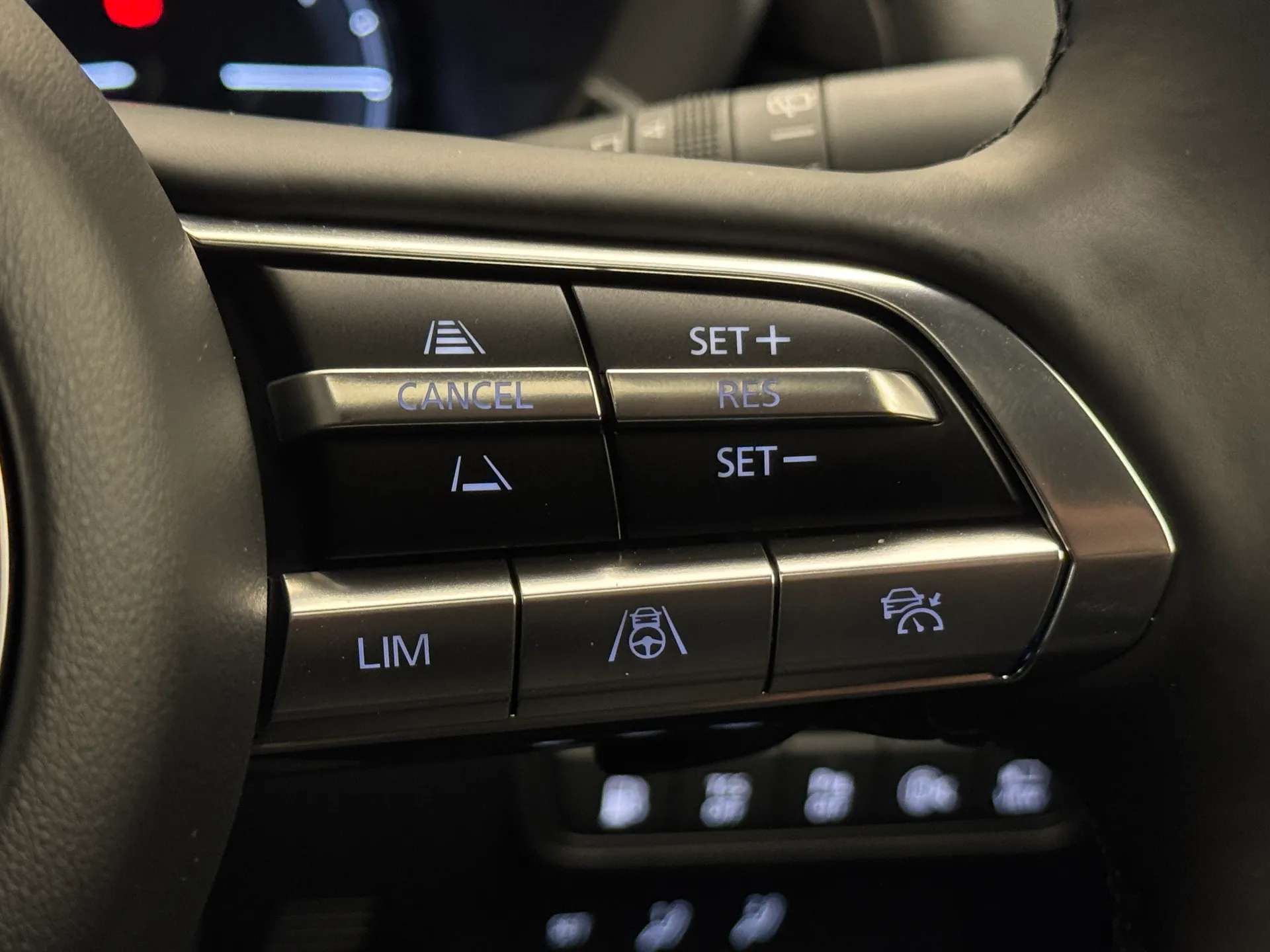 2025 MAZDA MX-30 2025 MAZDA MX-30