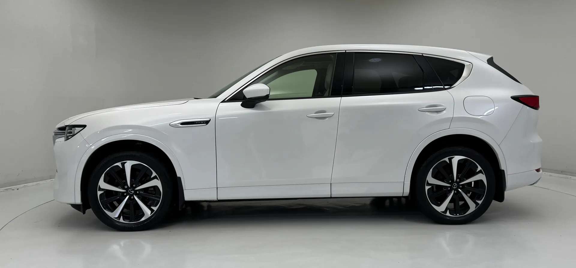 A 2023 MAZDA CX-60 2.5 PHEV Takumi 5dr Auto A 2023 MAZDA CX-60 2.5 PHEV Takumi 5dr Auto