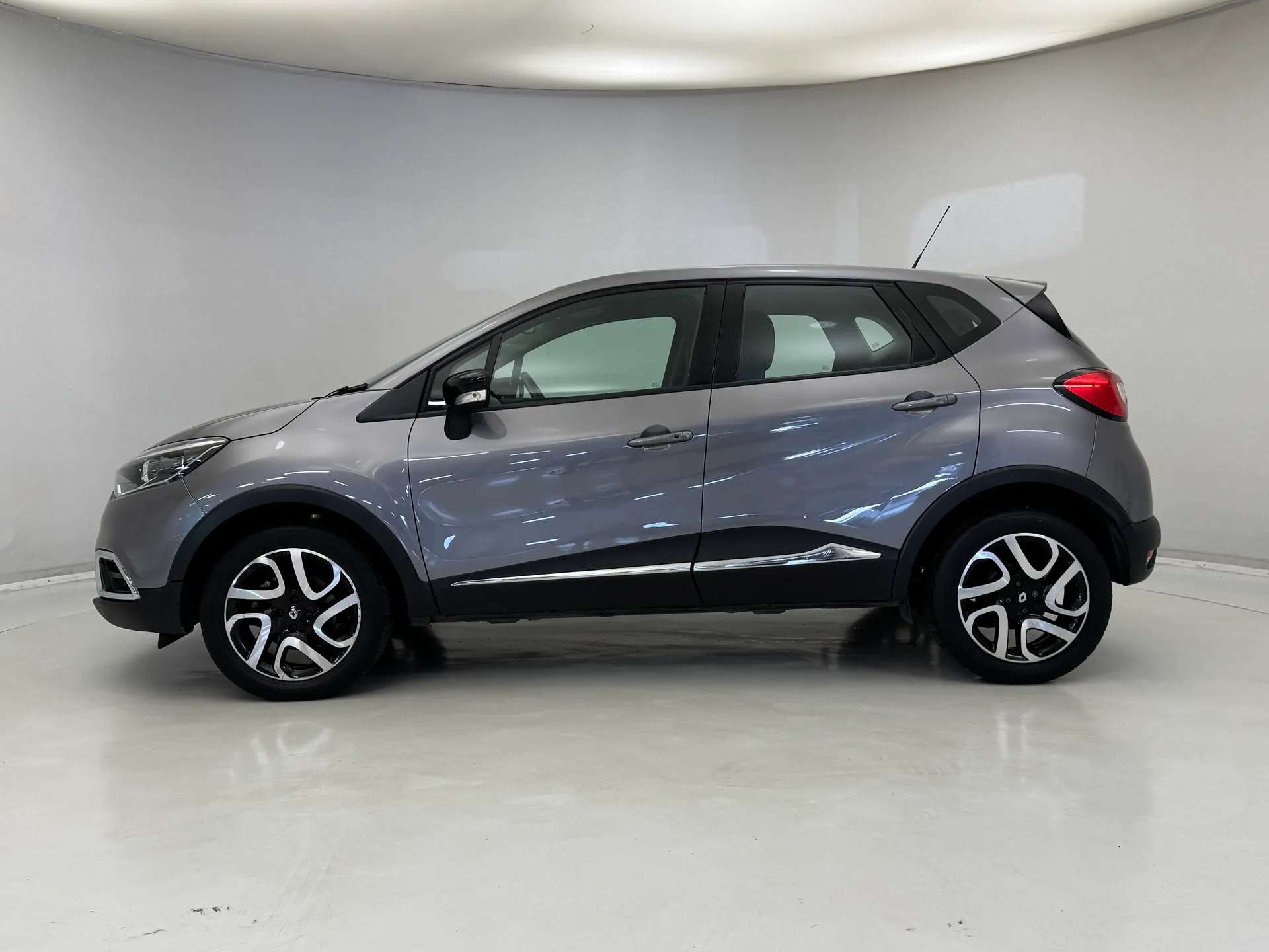 A 2016 RENAULT CAPTUR 1.2 TCE Dynamique Nav 5dr A 2016 RENAULT CAPTUR 1.2 TCE Dynamique Nav 5dr