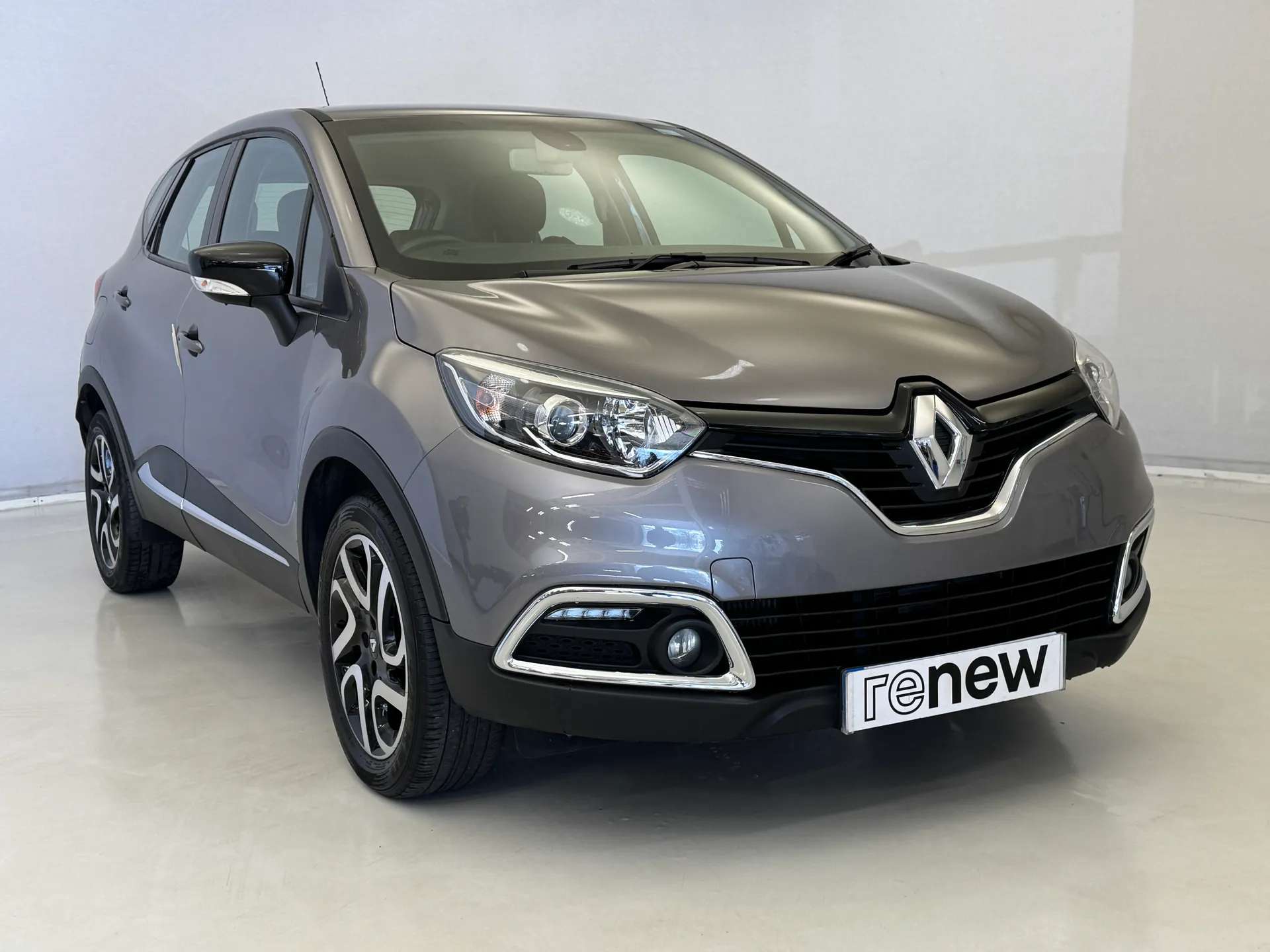 A 2016 RENAULT CAPTUR 1.2 TCE Dynamique Nav 5dr A 2016 RENAULT CAPTUR 1.2 TCE Dynamique Nav 5dr