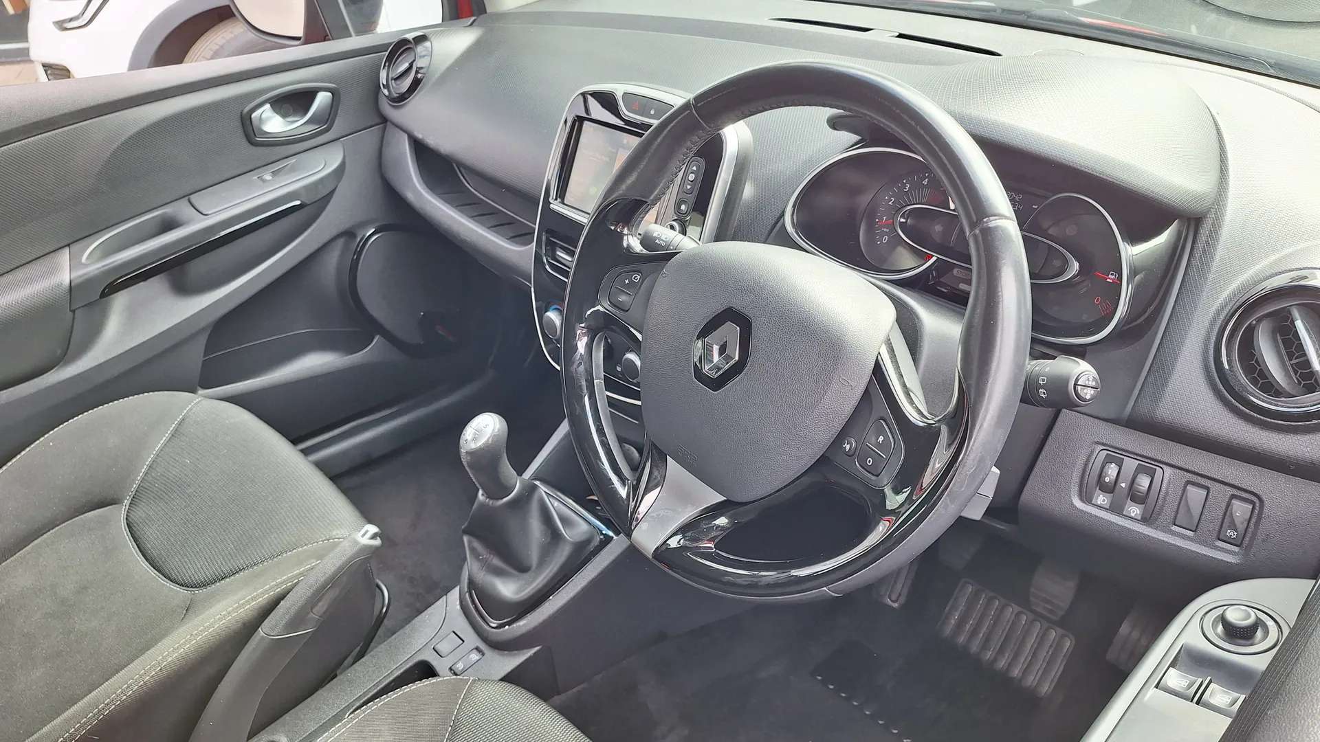 2016 RENAULT CLIO 2016 RENAULT CLIO