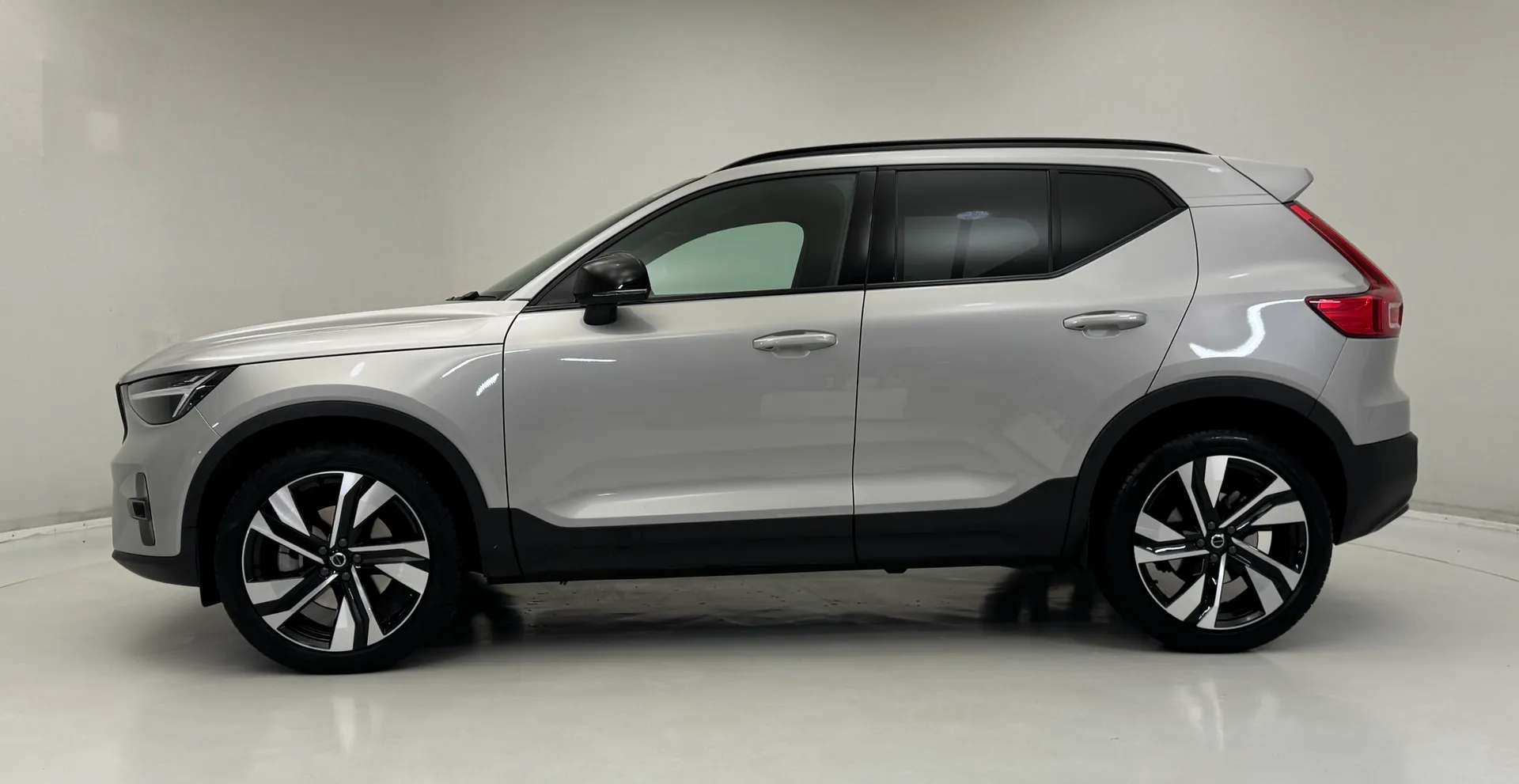 2024 VOLVO XC40 2024 VOLVO XC40