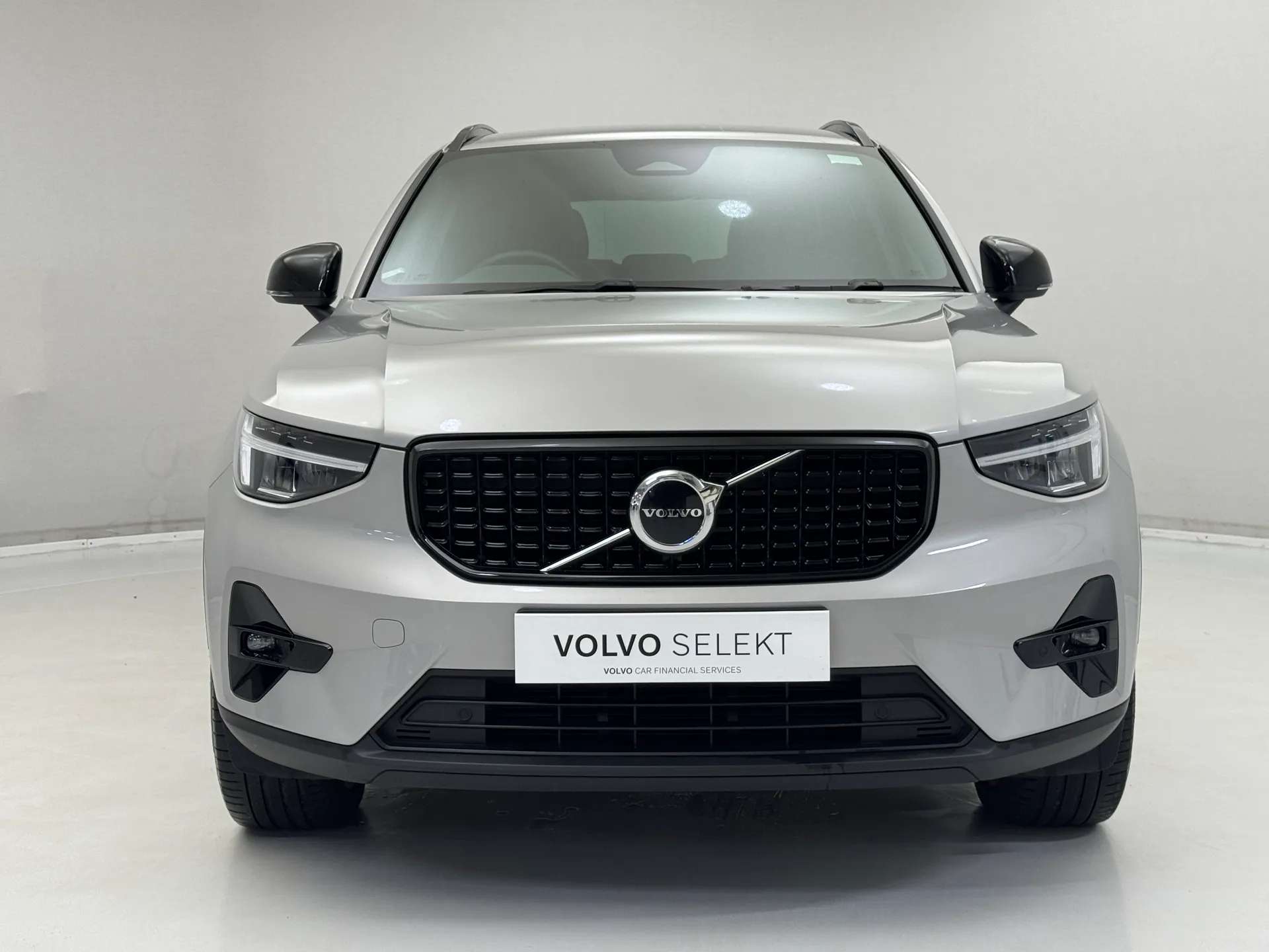 2024 VOLVO XC40 2024 VOLVO XC40