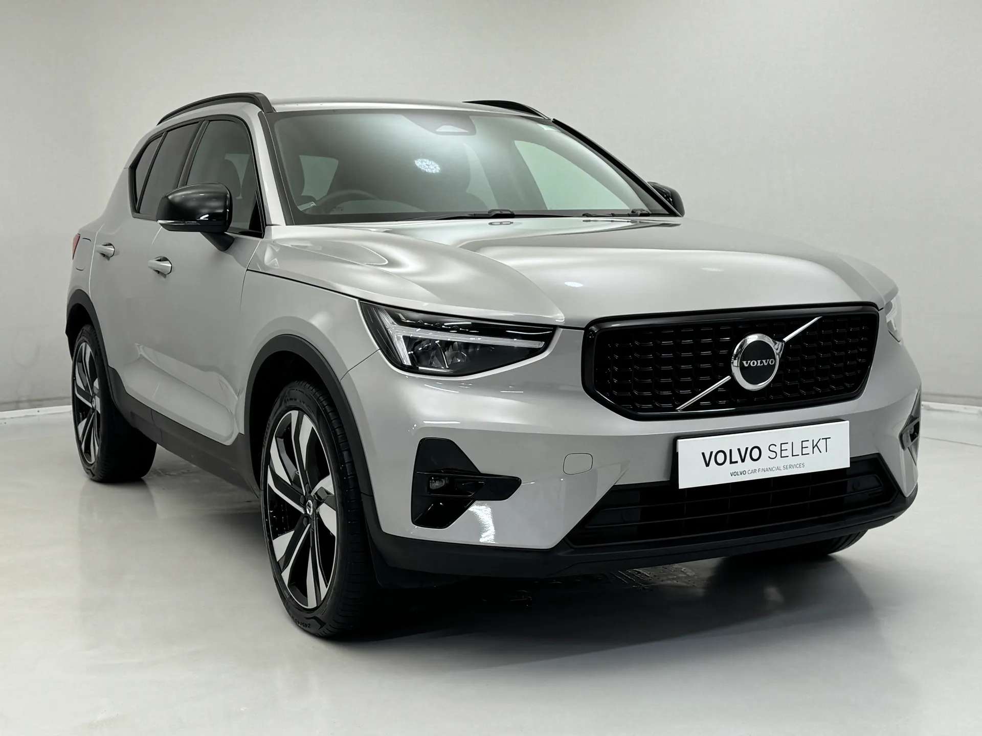 2024 VOLVO XC40 2024 VOLVO XC40