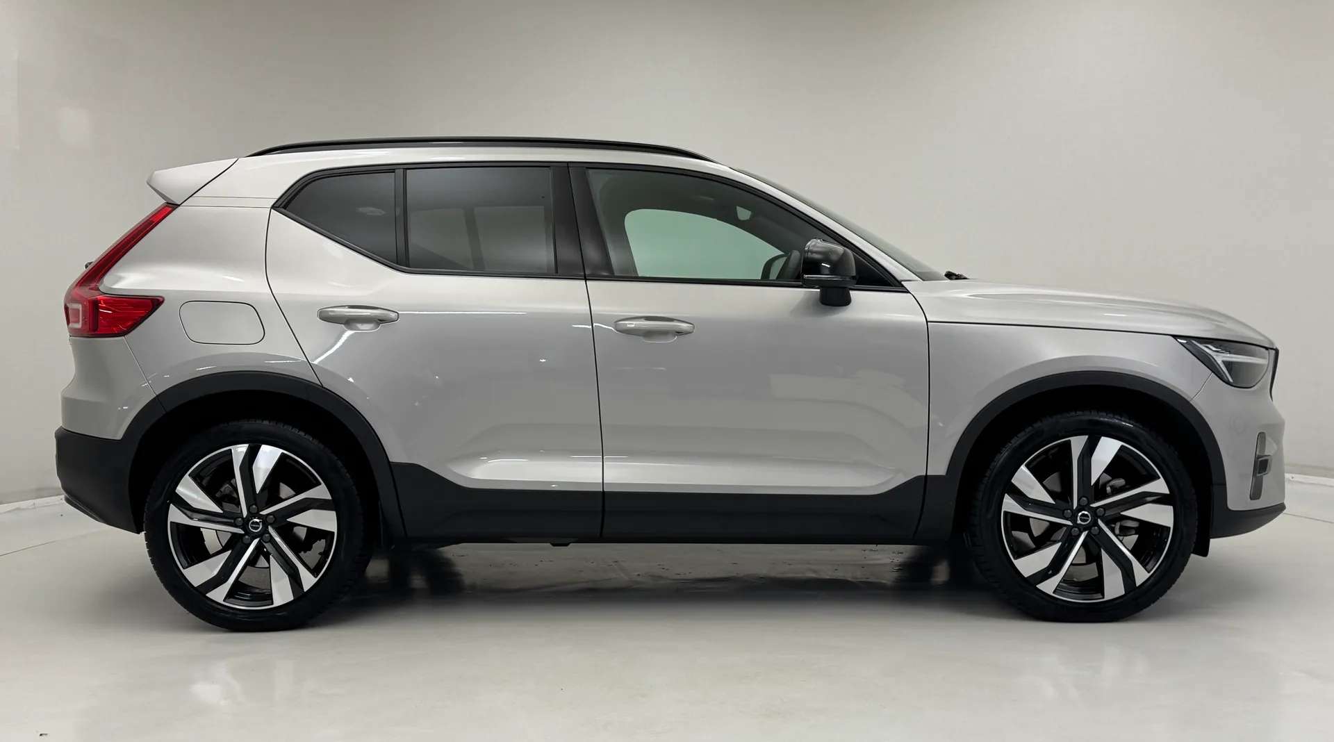 2024 VOLVO XC40 2024 VOLVO XC40