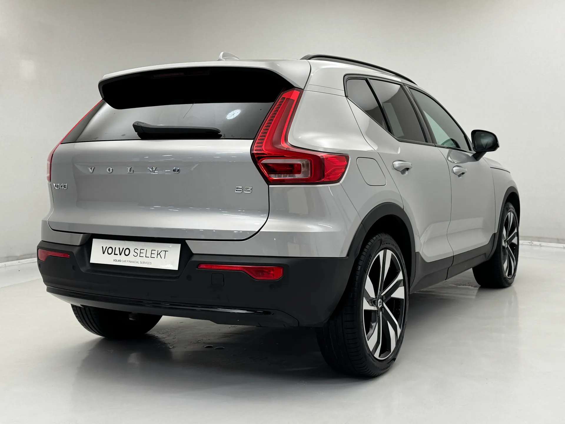 2024 VOLVO XC40 2024 VOLVO XC40
