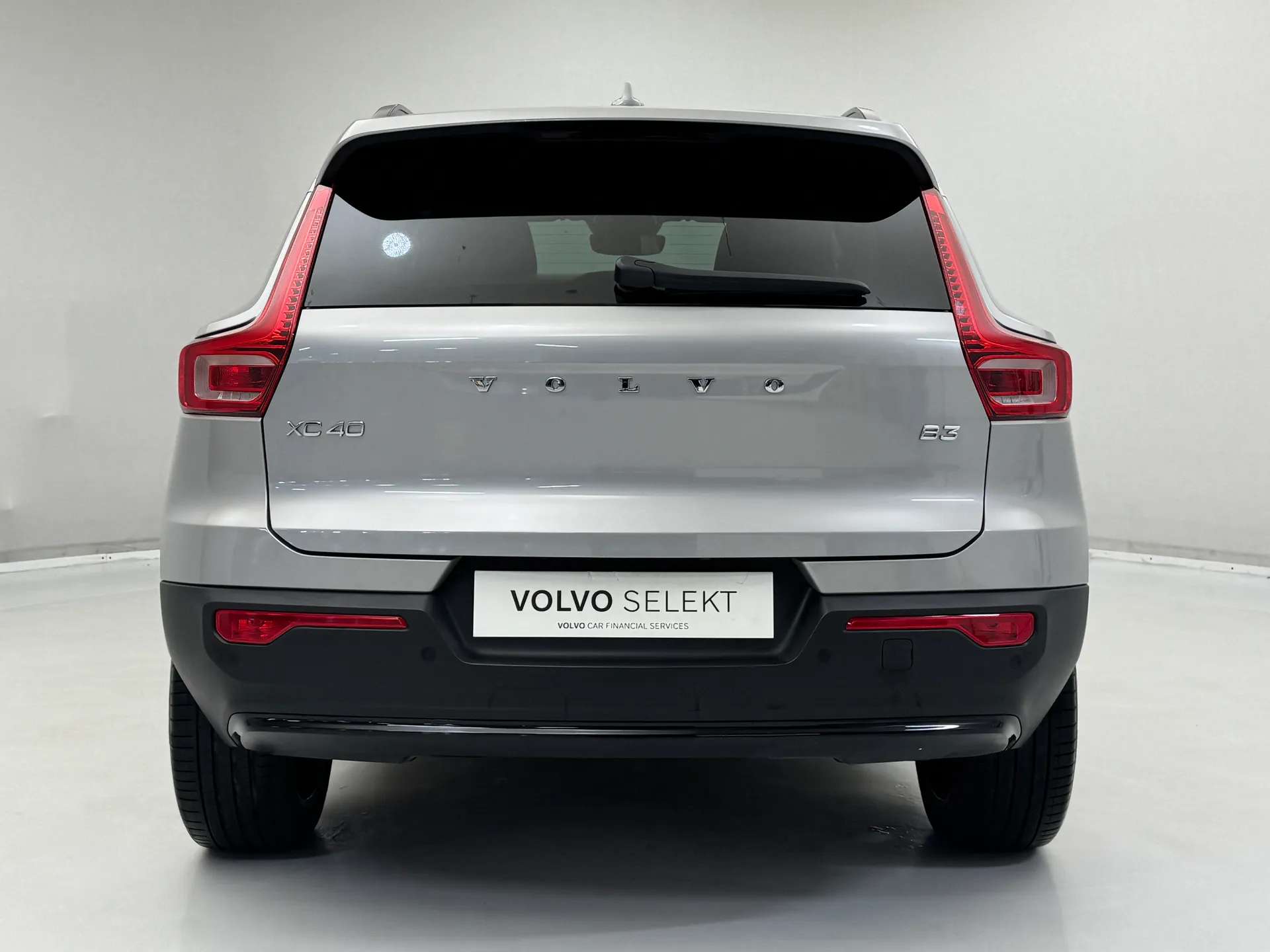 2024 VOLVO XC40 2024 VOLVO XC40