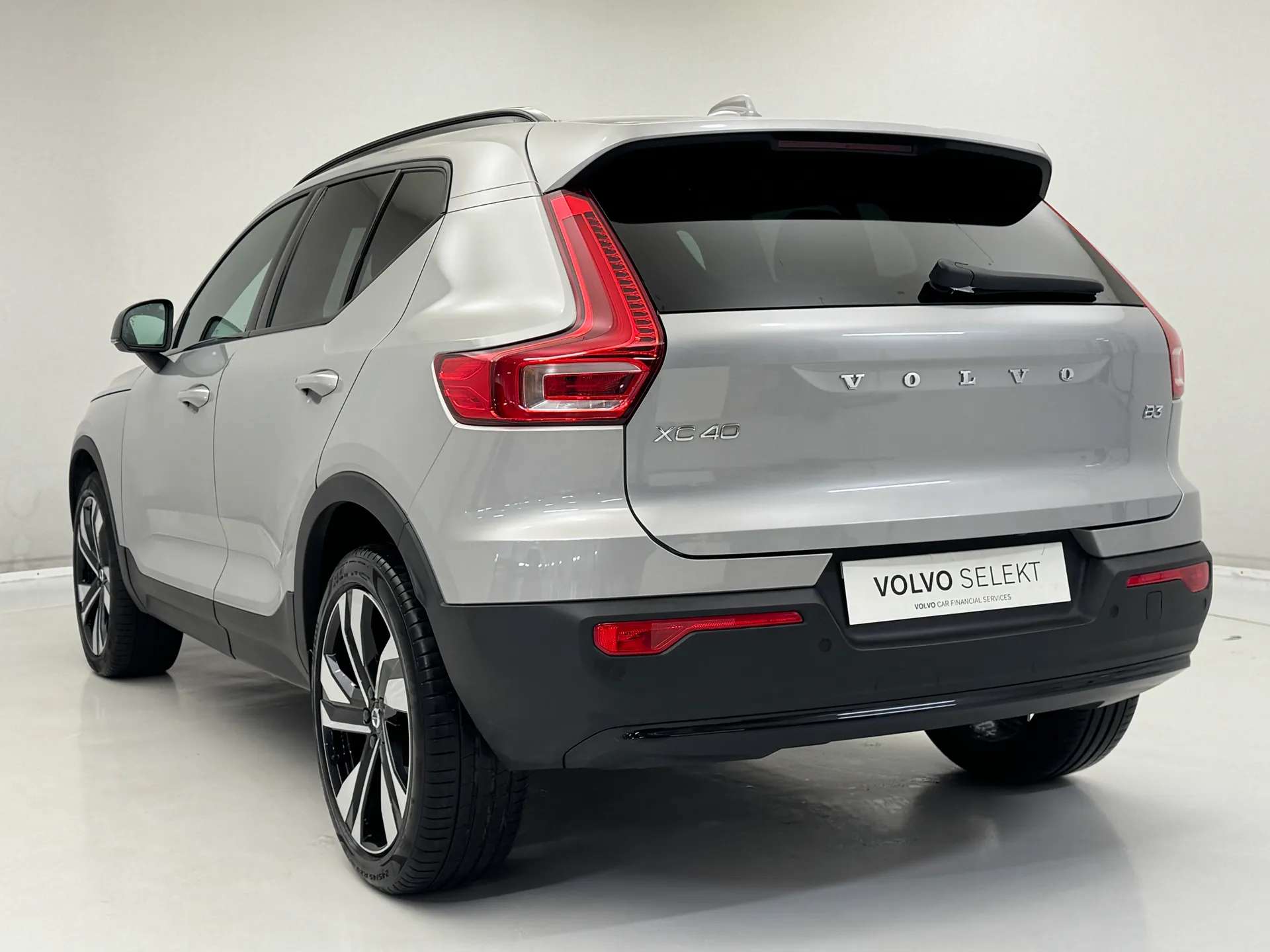 2024 VOLVO XC40 2024 VOLVO XC40