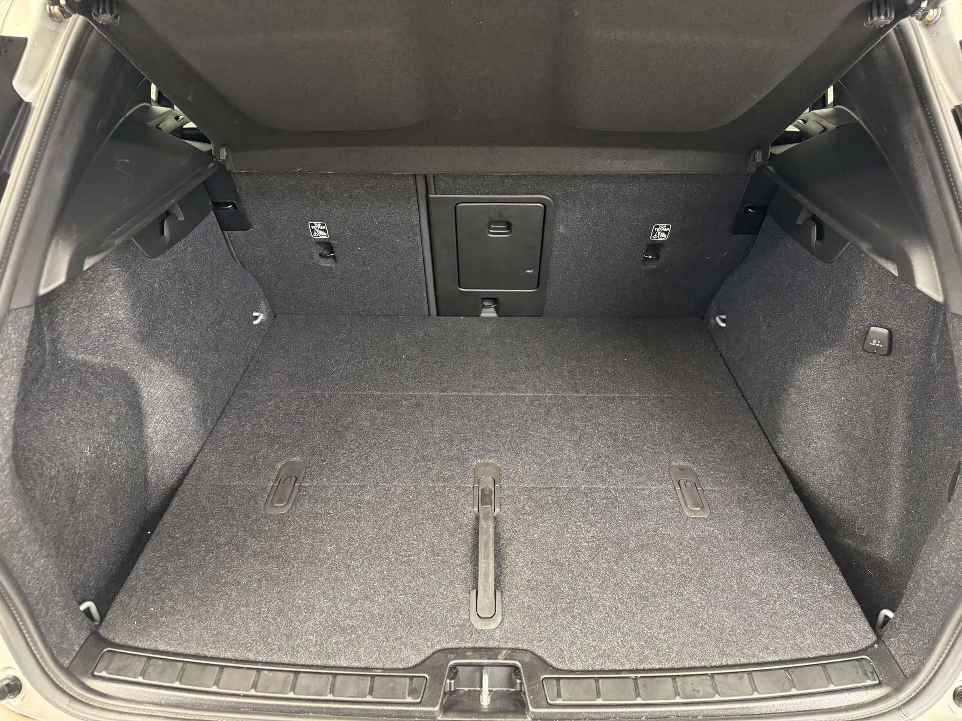 2024 VOLVO XC40 2024 VOLVO XC40