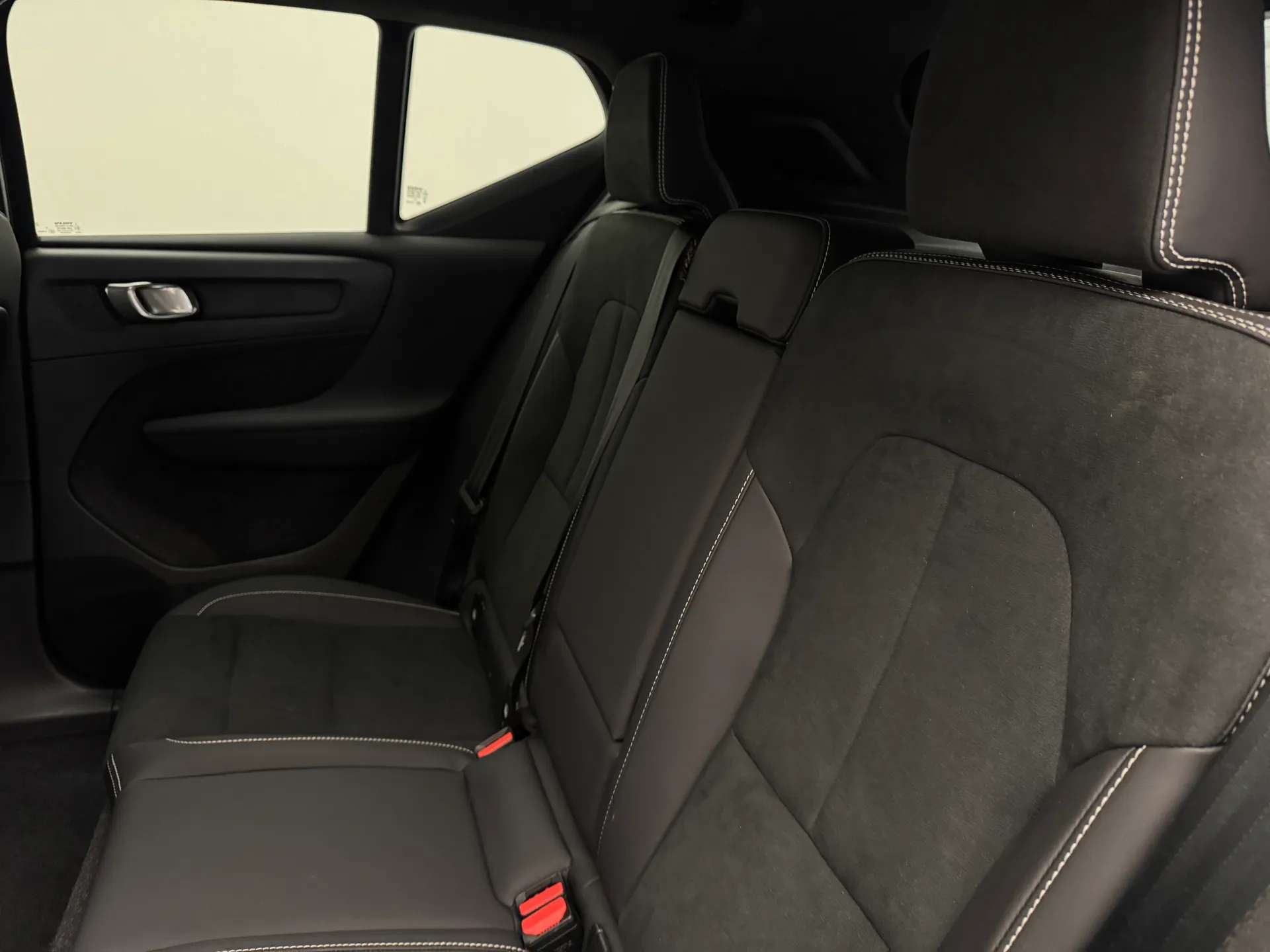 2024 VOLVO XC40 2024 VOLVO XC40