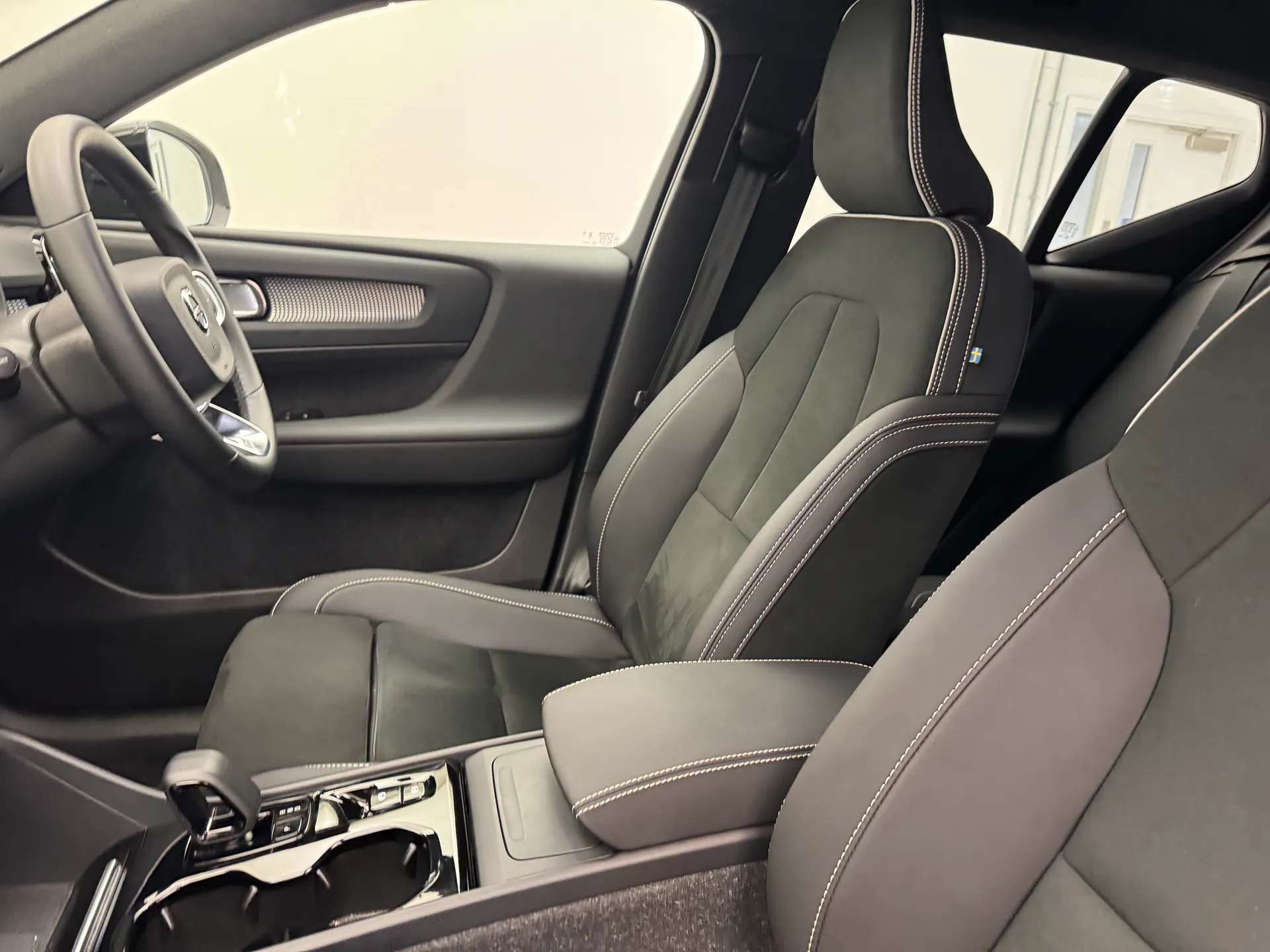 2024 VOLVO XC40 2024 VOLVO XC40