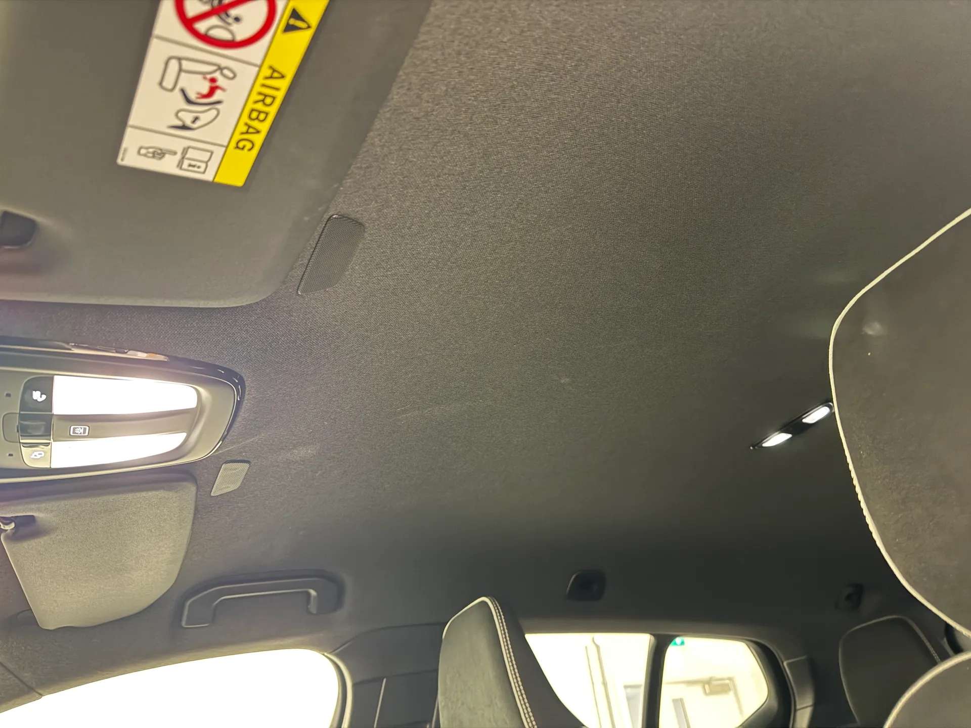 2024 VOLVO XC40 2024 VOLVO XC40