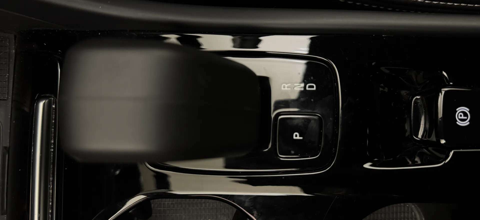 2024 VOLVO XC40 2024 VOLVO XC40