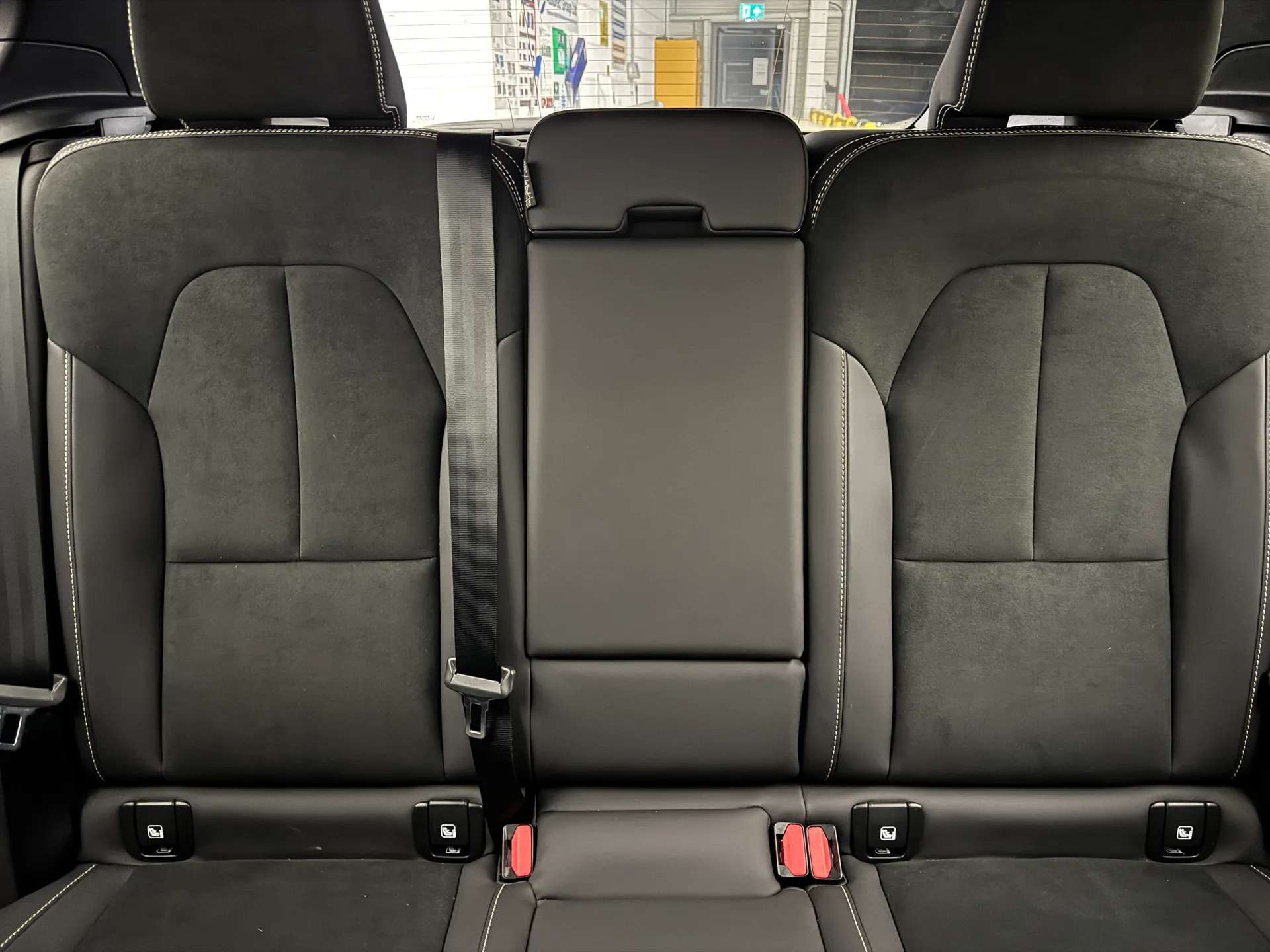 2024 VOLVO XC40 2024 VOLVO XC40