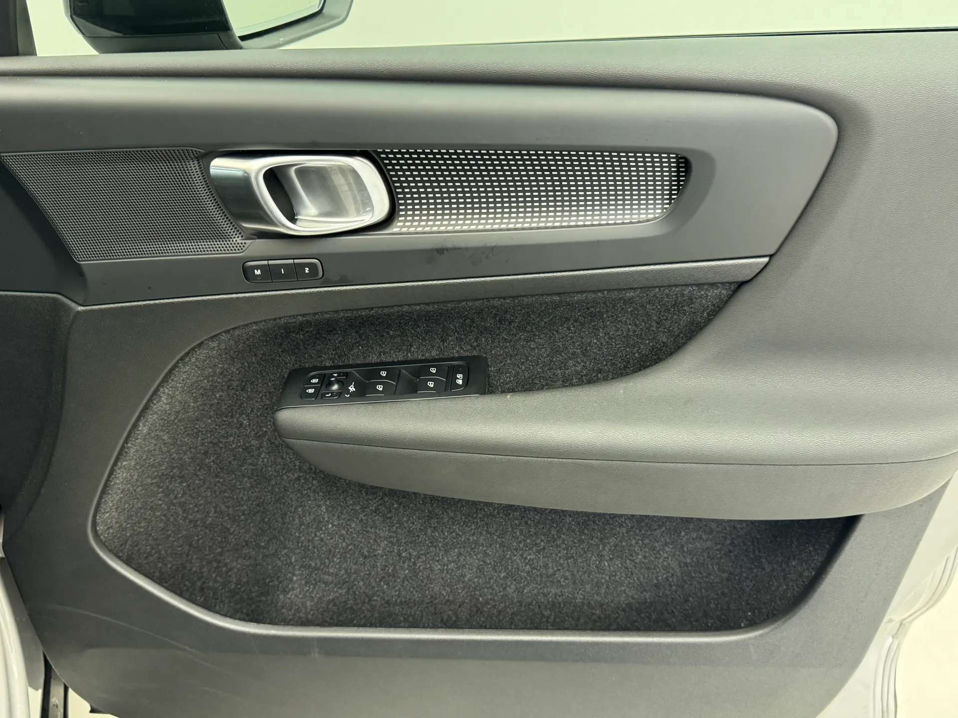 2024 VOLVO XC40 2024 VOLVO XC40