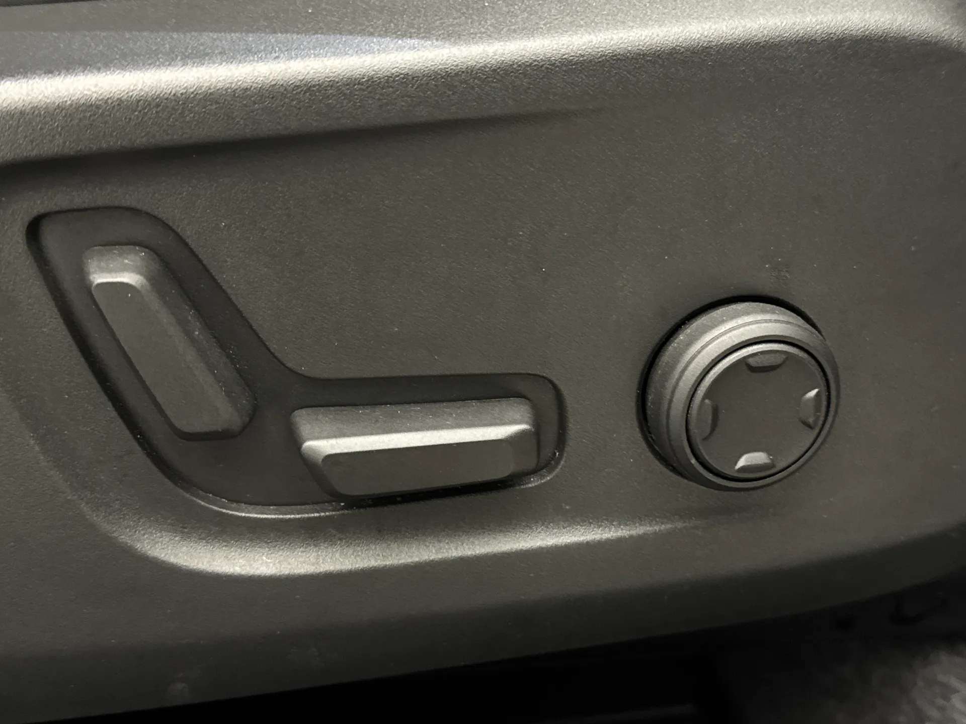 2024 VOLVO XC40 2024 VOLVO XC40