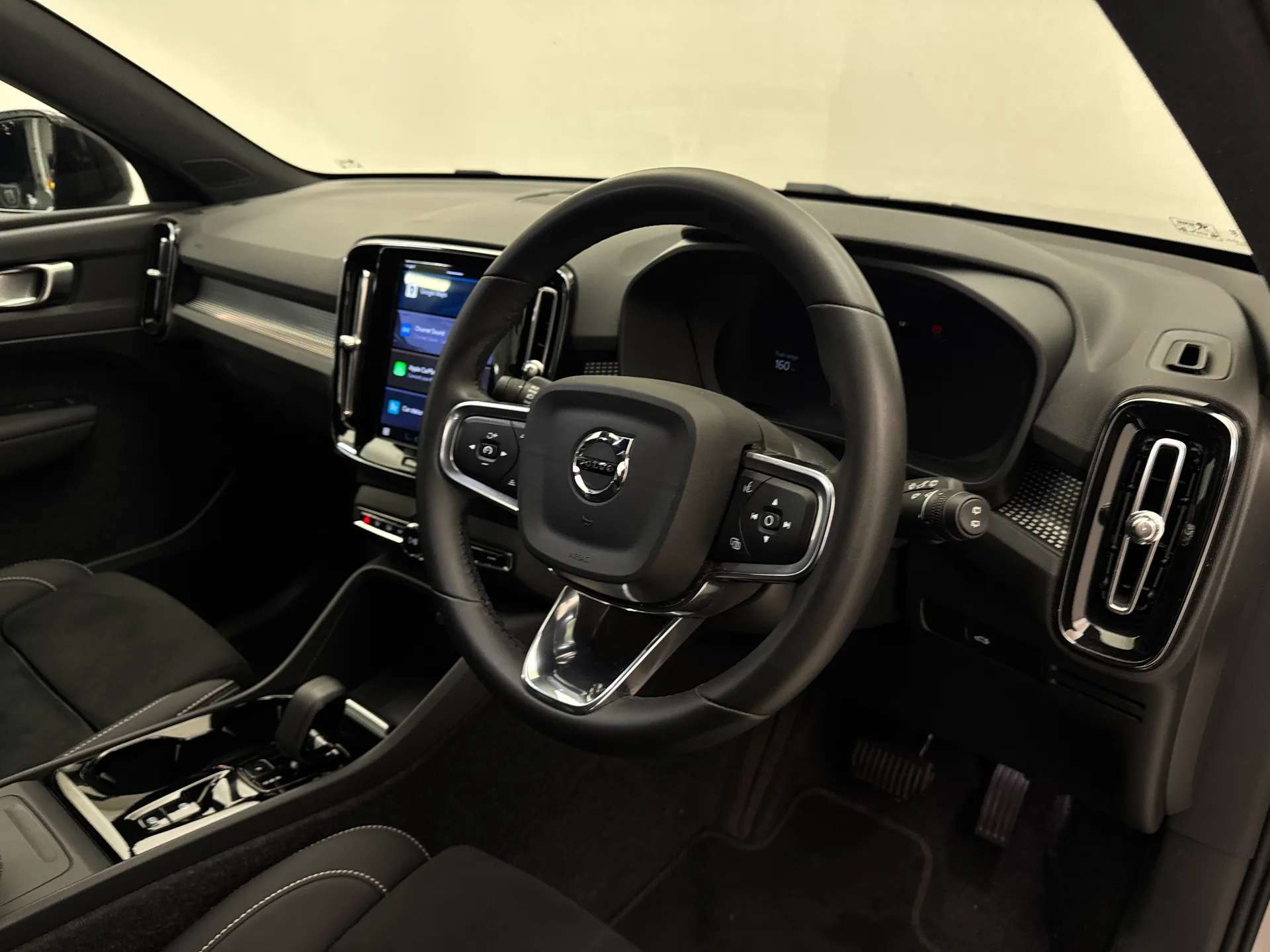 2024 VOLVO XC40 2024 VOLVO XC40