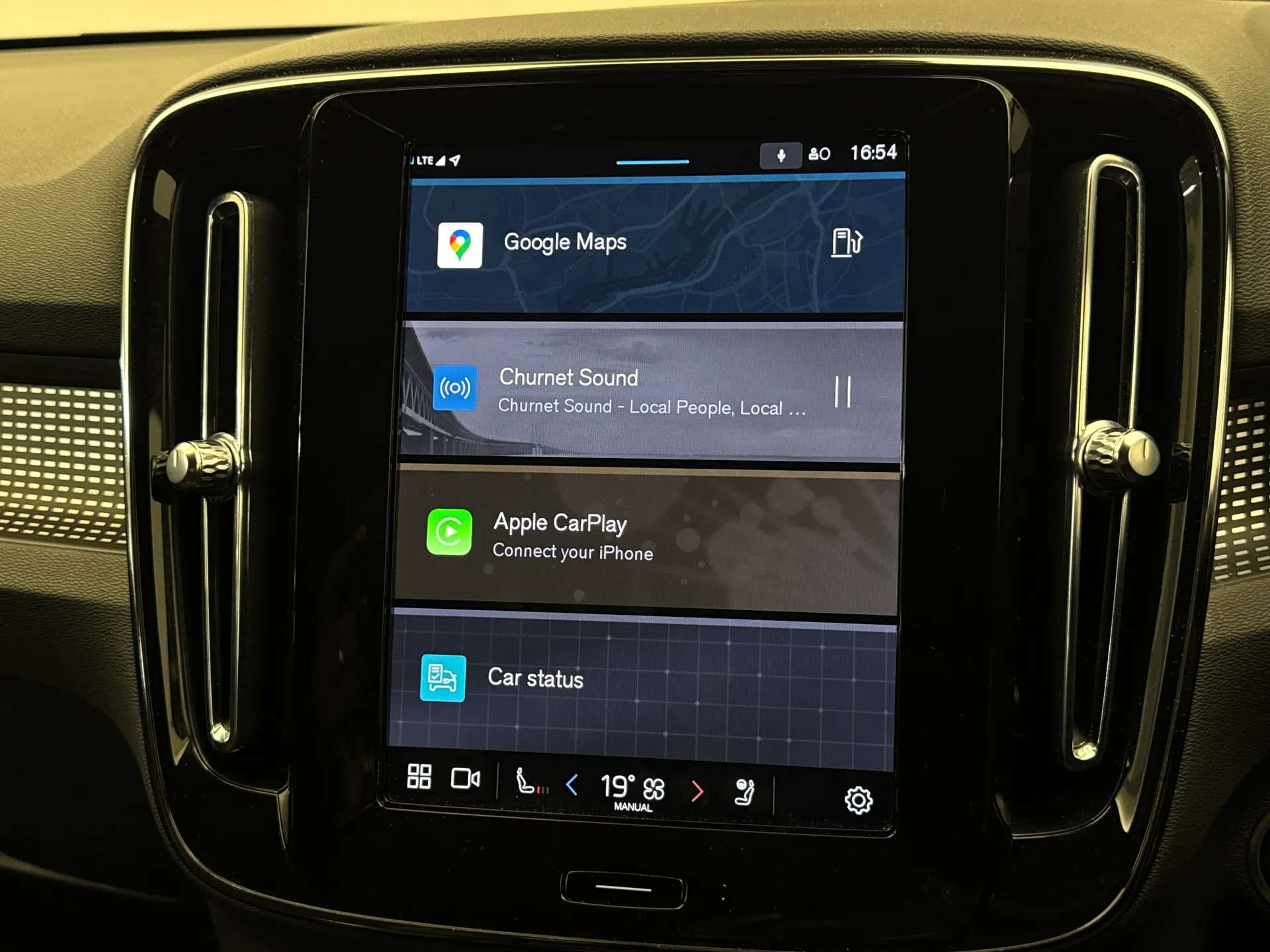 2024 VOLVO XC40 2024 VOLVO XC40