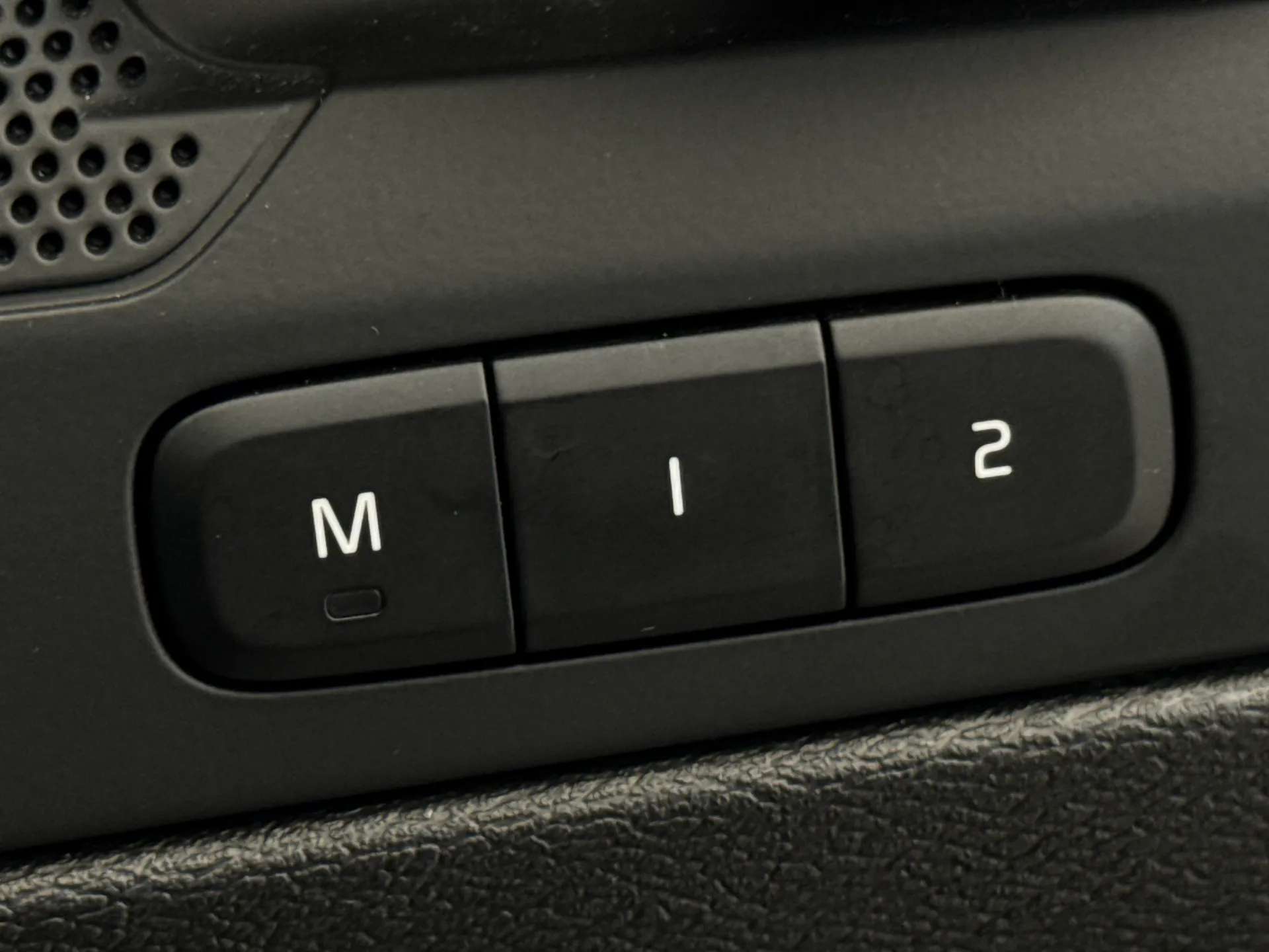 2024 VOLVO XC40 2024 VOLVO XC40