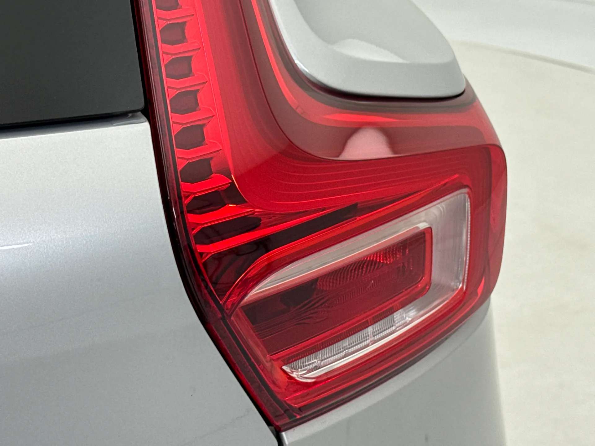 2024 VOLVO XC40 2024 VOLVO XC40