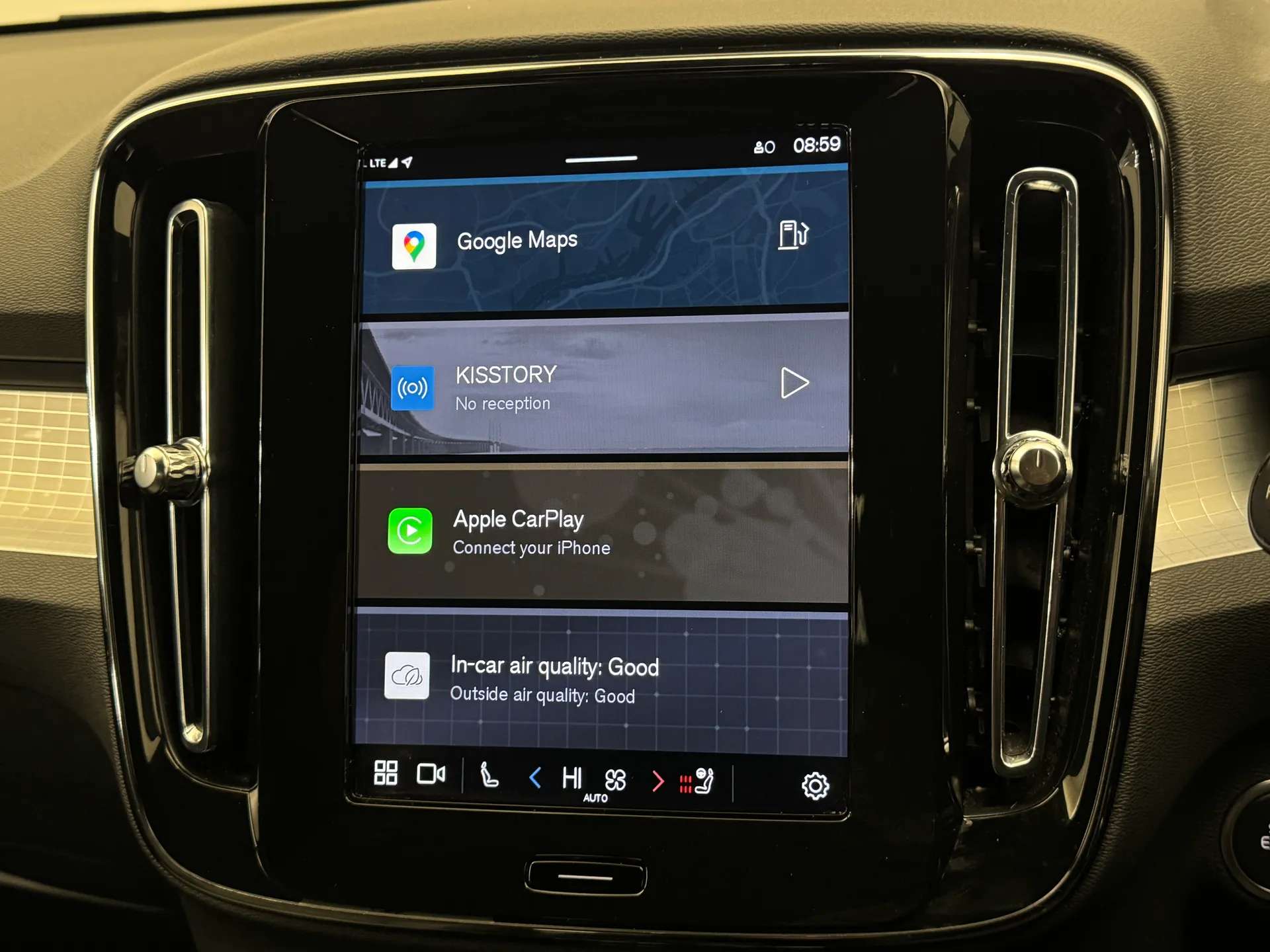 2023 VOLVO XC40 2023 VOLVO XC40