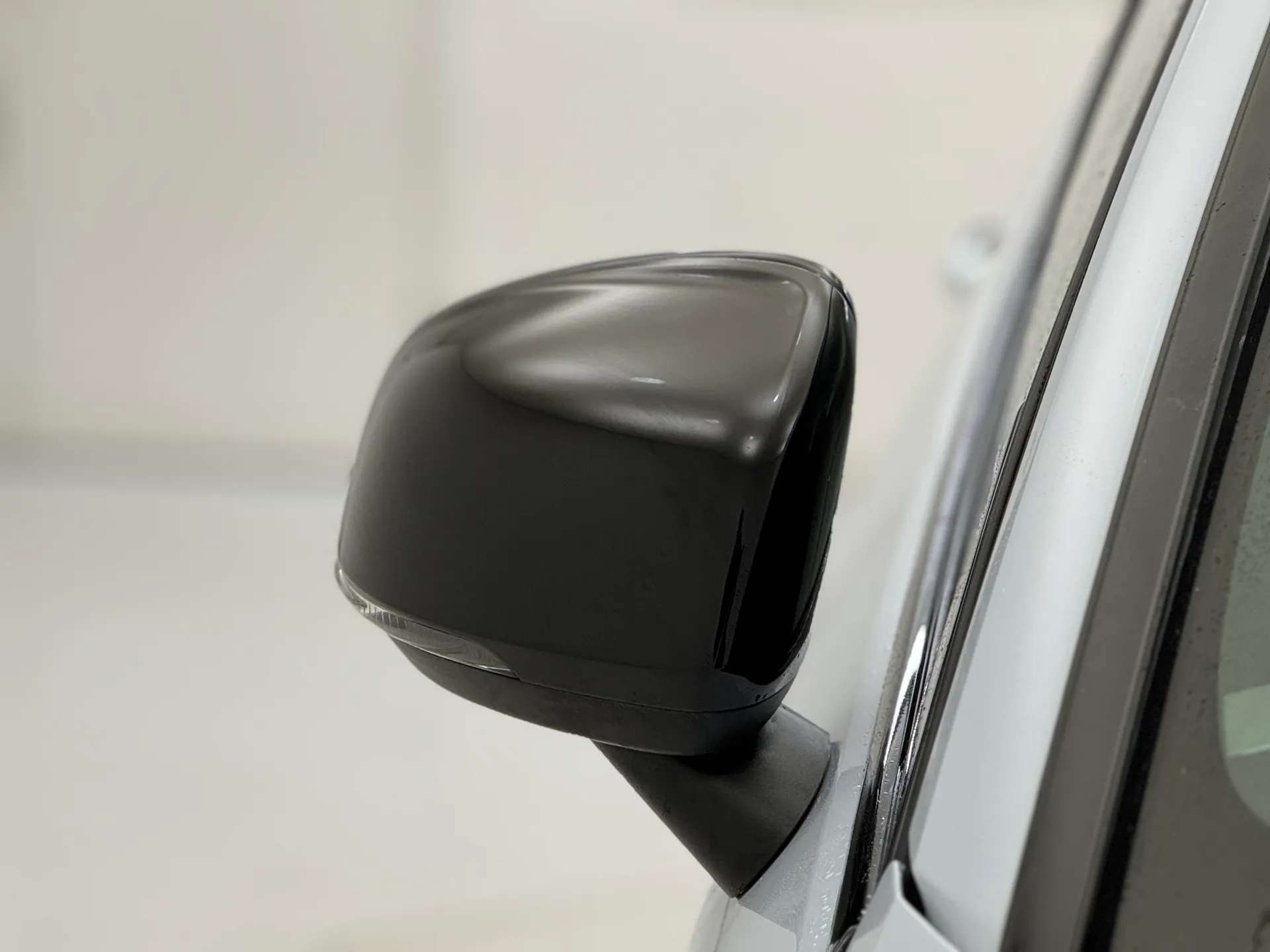 2023 VOLVO XC40 2023 VOLVO XC40