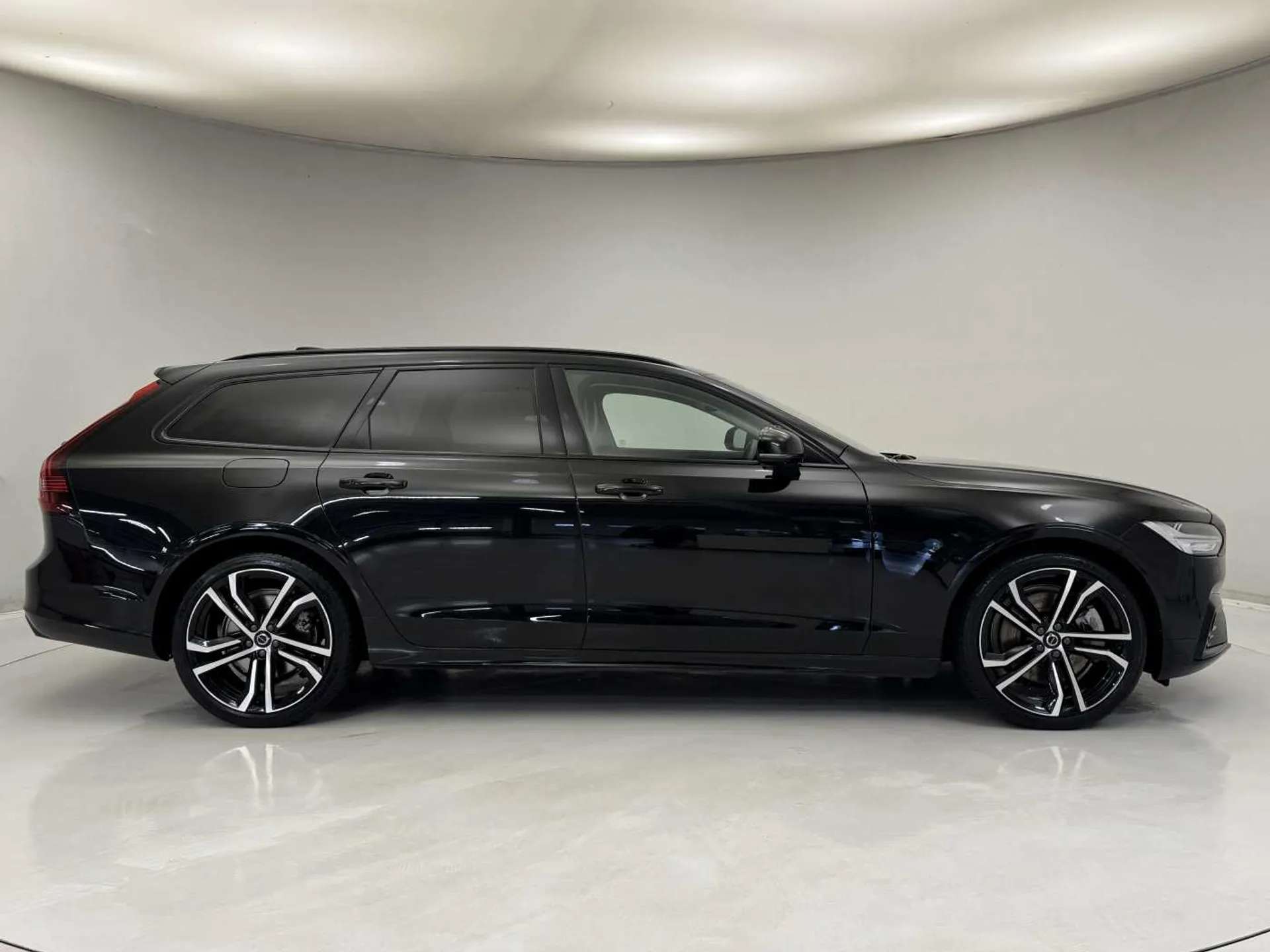 A 2023 VOLVO V90 2.0 B5P Ultimate Dark 5dr Auto A 2023 VOLVO V90 2.0 B5P Ultimate Dark 5dr Auto