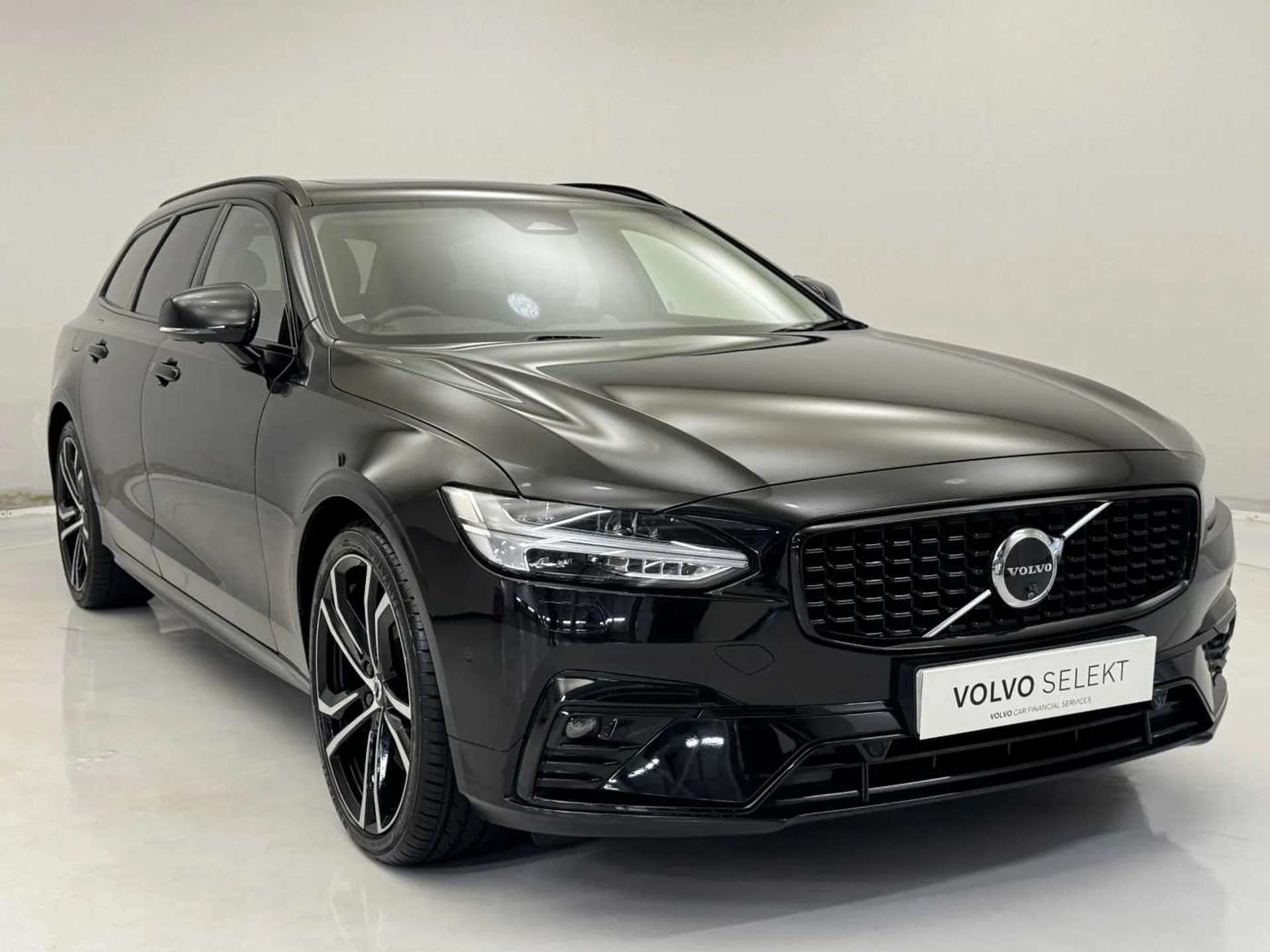 A 2023 VOLVO V90 2.0 B5P Ultimate Dark 5dr Auto A 2023 VOLVO V90 2.0 B5P Ultimate Dark 5dr Auto