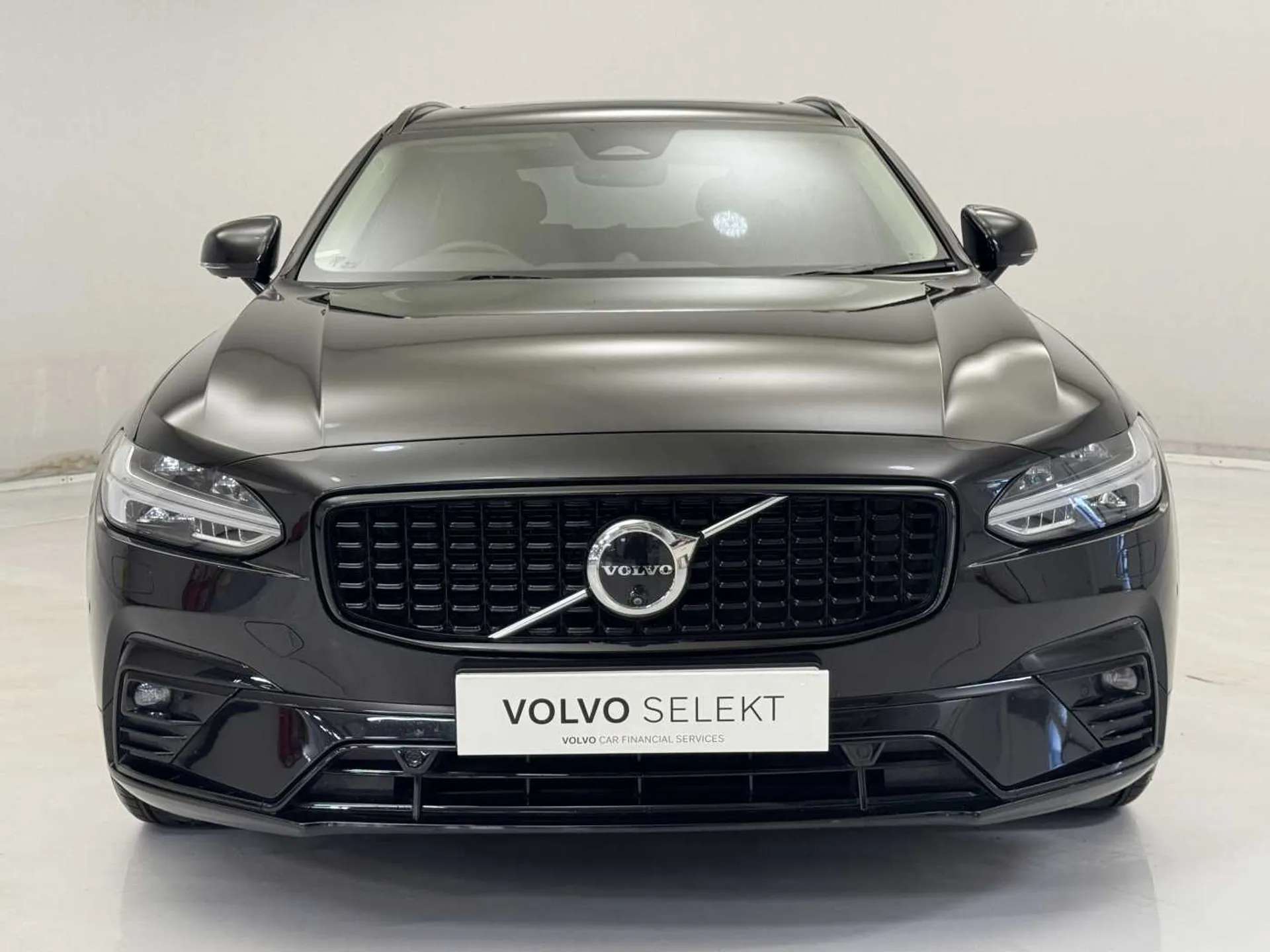 A 2023 VOLVO V90 2.0 B5P Ultimate Dark 5dr Auto A 2023 VOLVO V90 2.0 B5P Ultimate Dark 5dr Auto