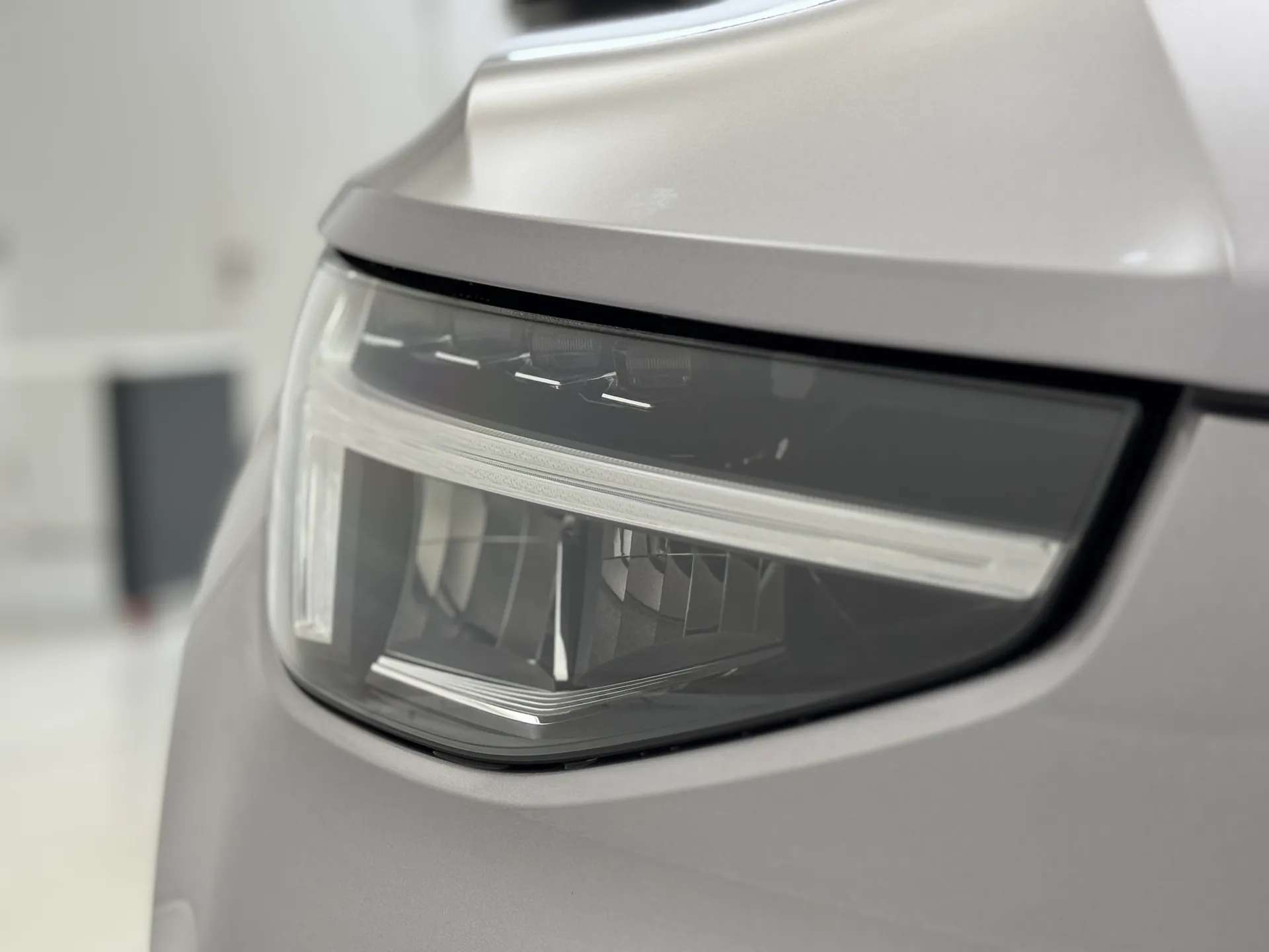 2025 VOLVO XC40 2025 VOLVO XC40