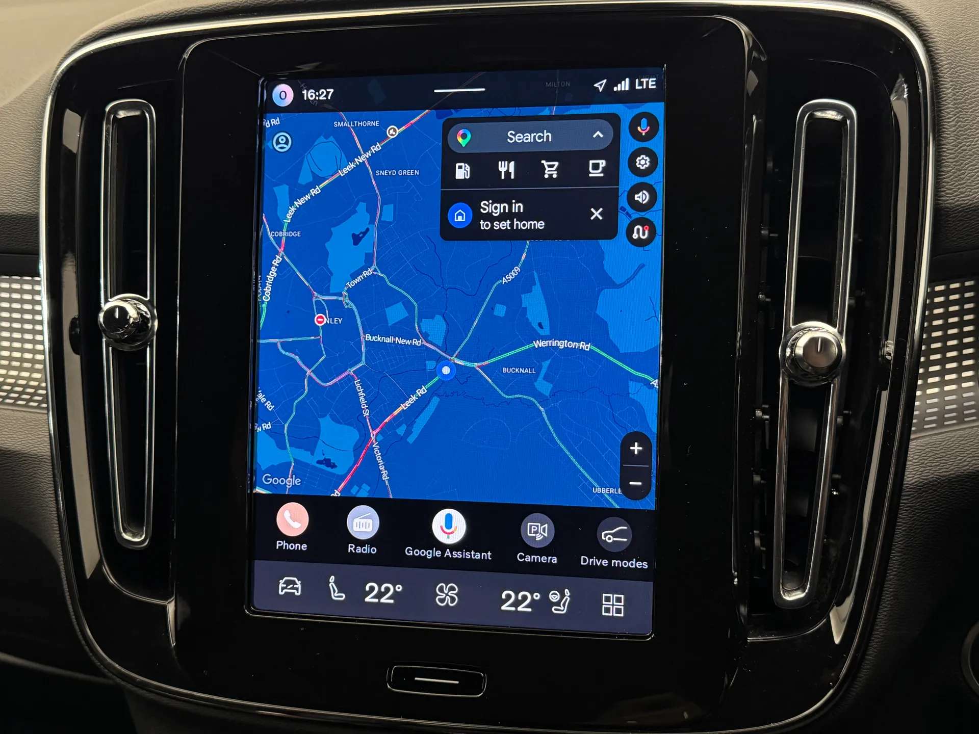 2025 VOLVO XC40 2025 VOLVO XC40