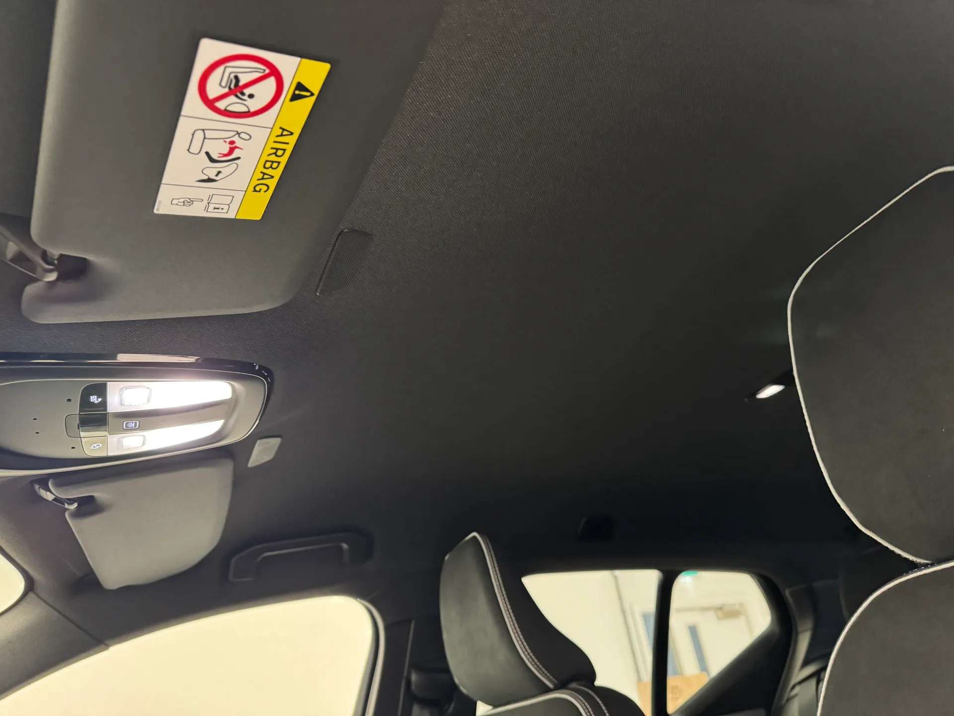 2025 VOLVO XC40 2025 VOLVO XC40