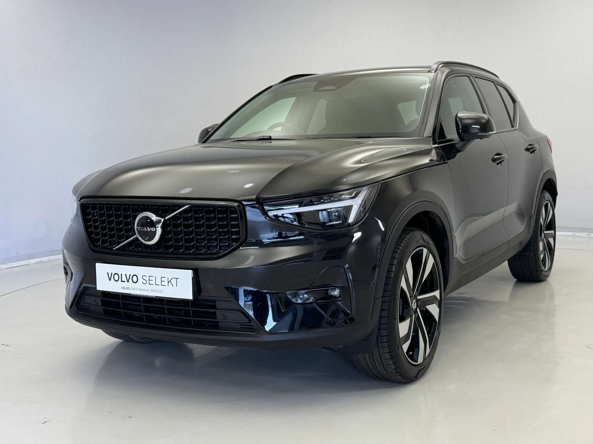 A 2025 VOLVO XC40 2.0 B3P Ultra Dark 5dr Auto A 2025 VOLVO XC40 2.0 B3P Ultra Dark 5dr Auto
