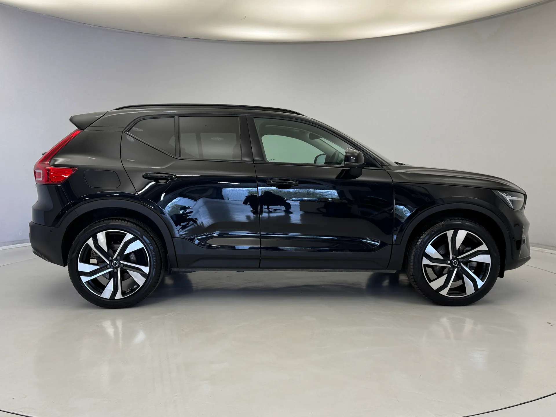 2025 VOLVO XC40 2025 VOLVO XC40