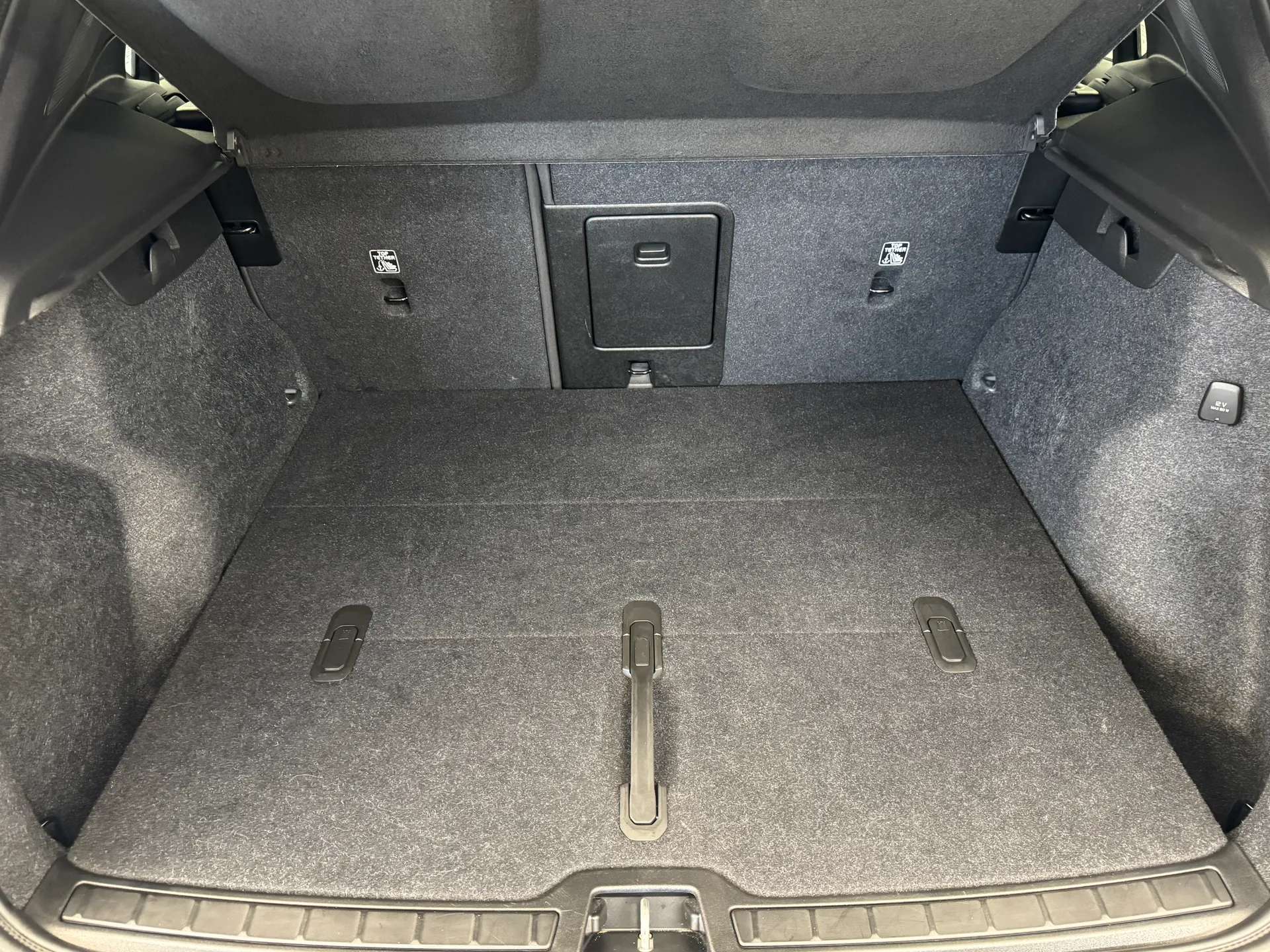 2025 VOLVO XC40 2025 VOLVO XC40