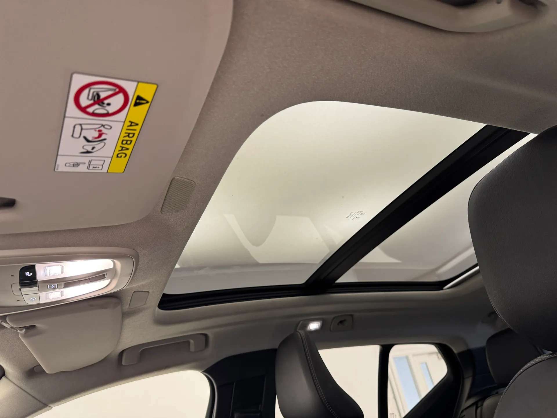 2025 VOLVO XC40 2025 VOLVO XC40