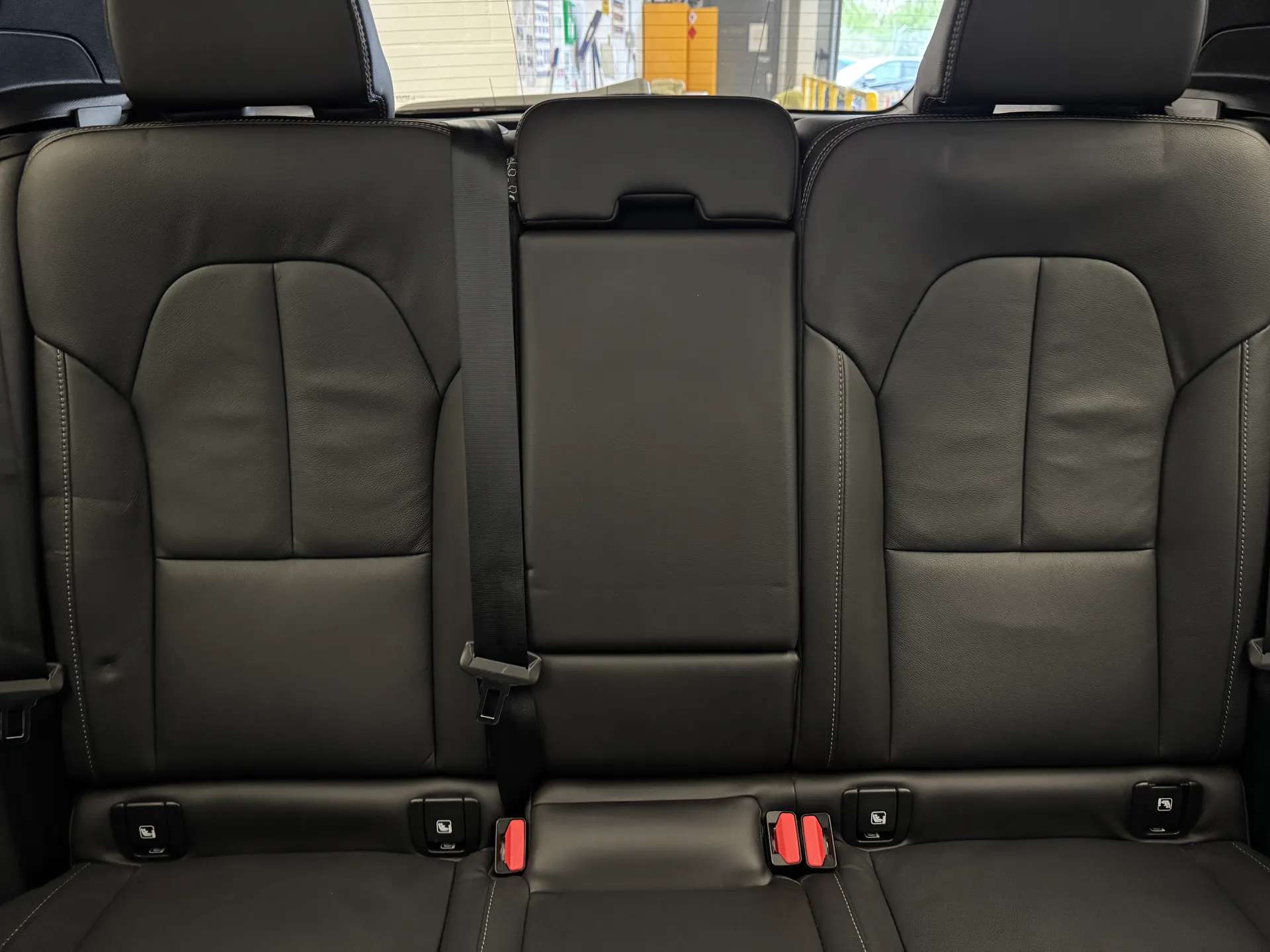 2025 VOLVO XC40 2025 VOLVO XC40