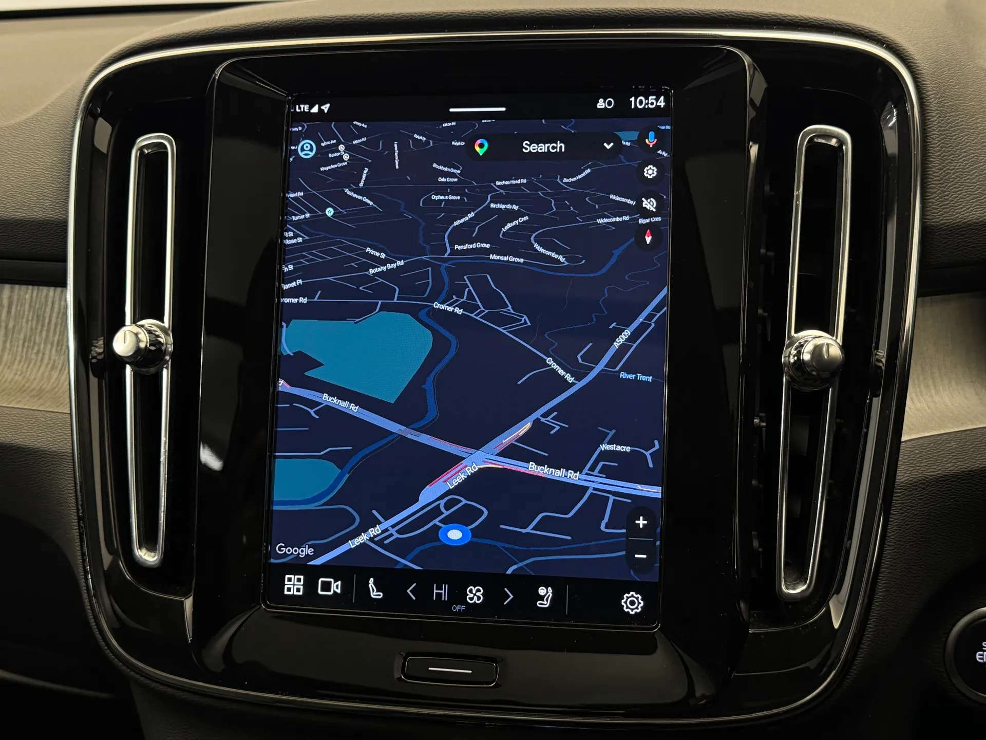 2025 VOLVO XC40 2025 VOLVO XC40