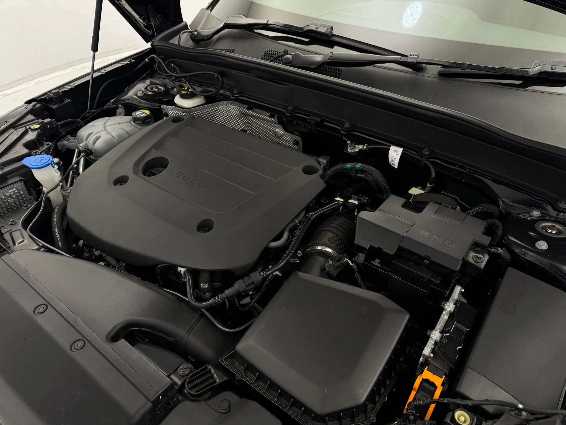 2025 VOLVO XC40 2025 VOLVO XC40