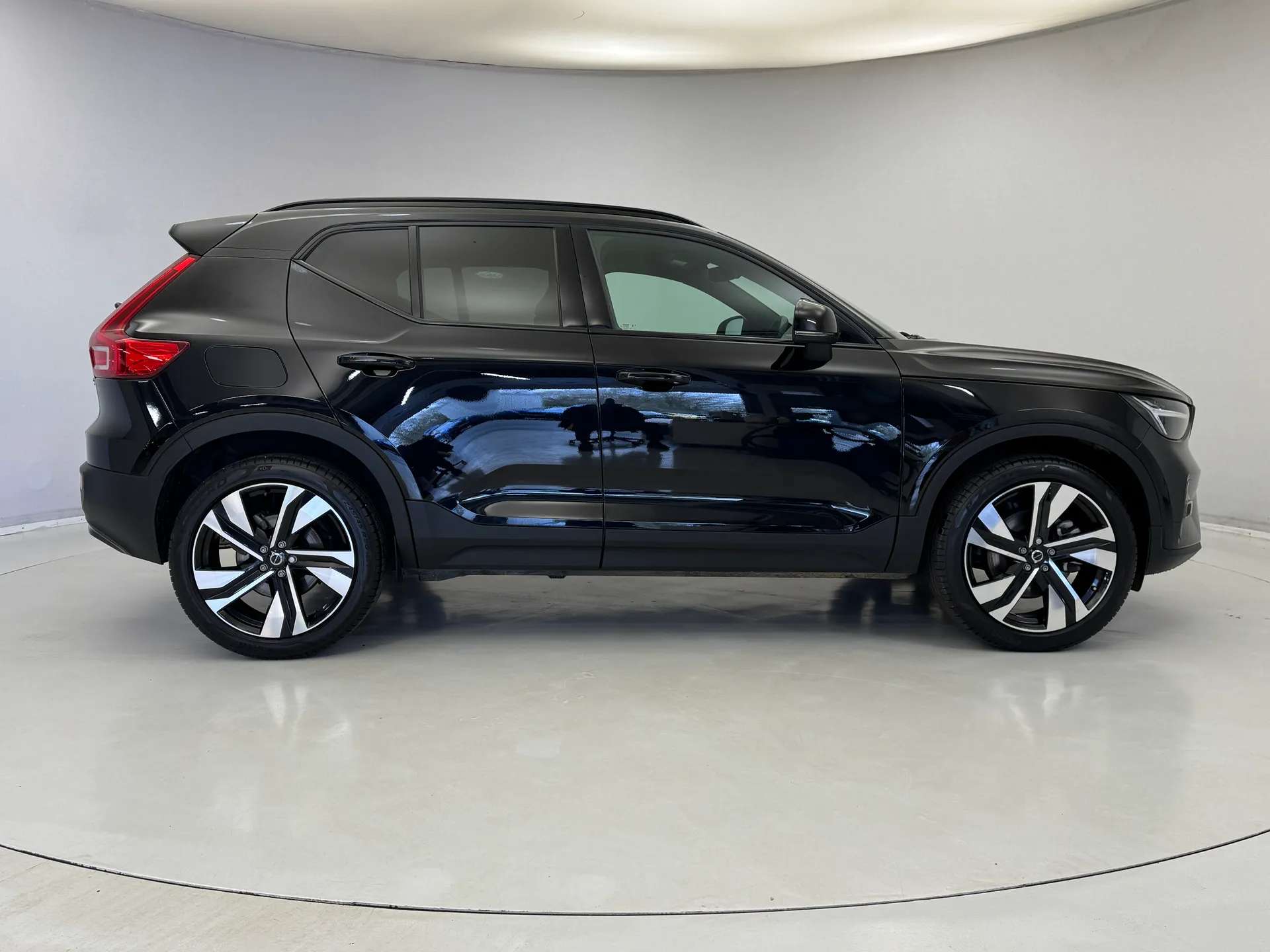 2025 VOLVO XC40 2025 VOLVO XC40