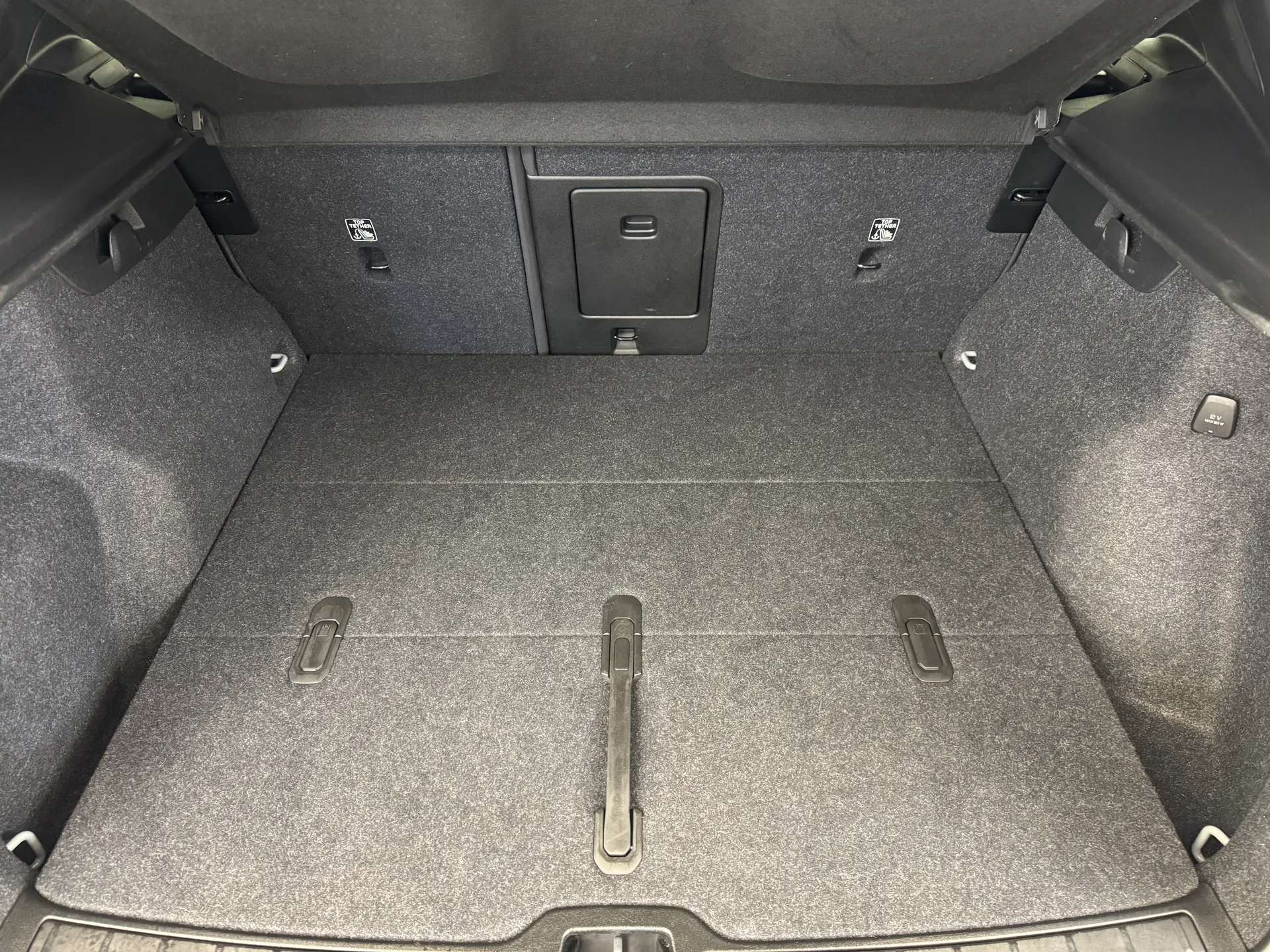 2023 VOLVO XC40 2023 VOLVO XC40