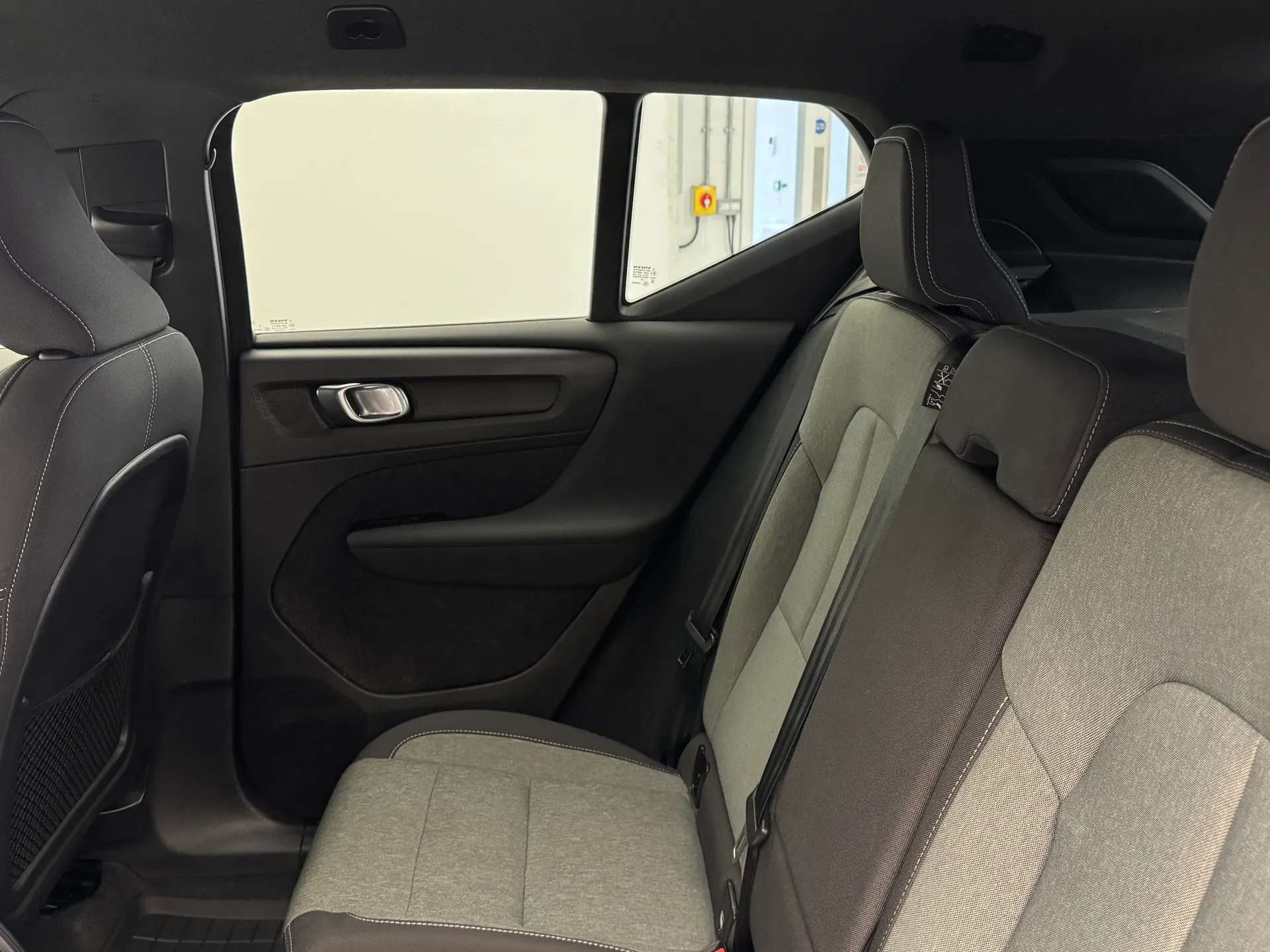2023 VOLVO XC40 2023 VOLVO XC40
