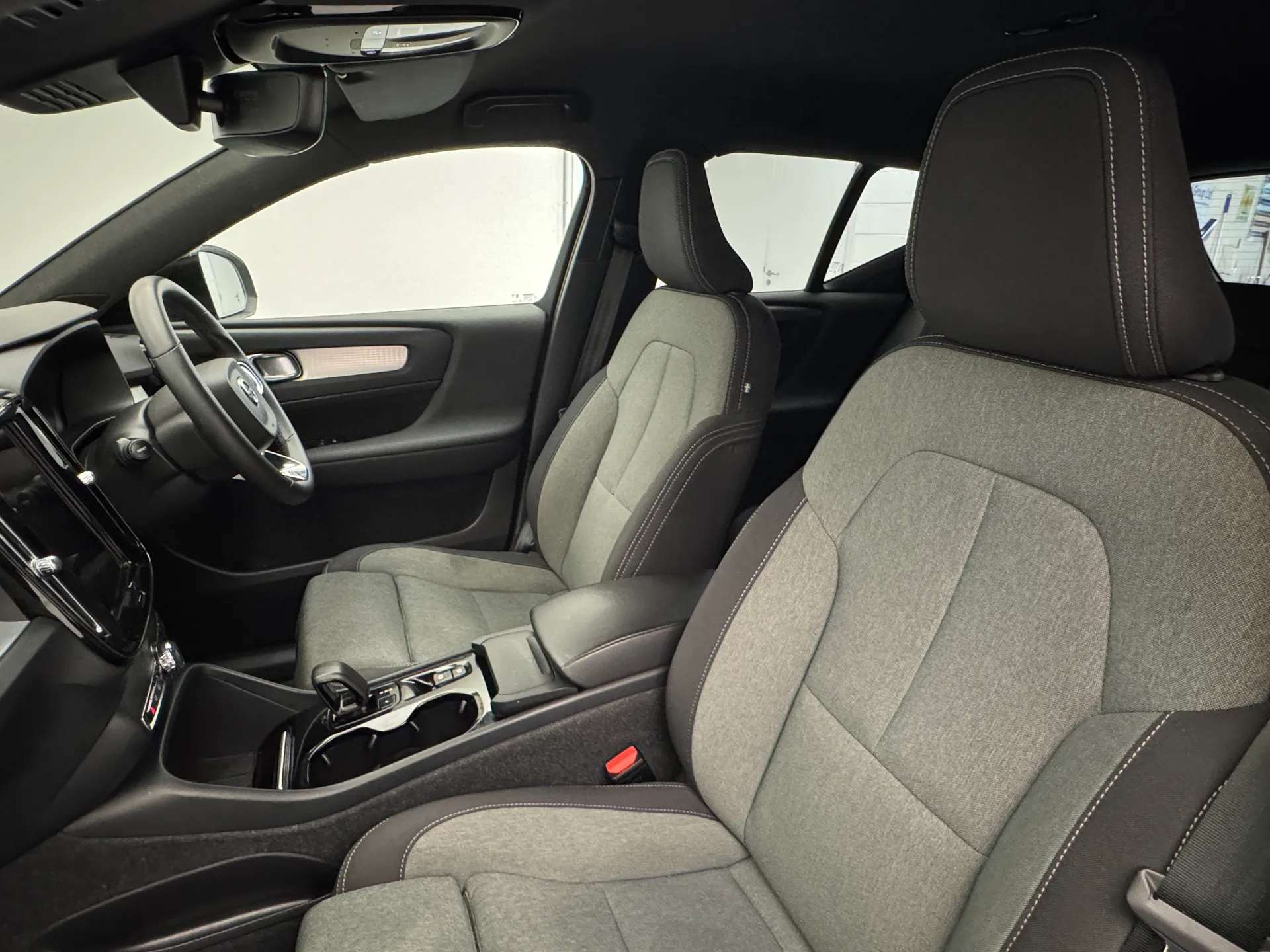2023 VOLVO XC40 2023 VOLVO XC40