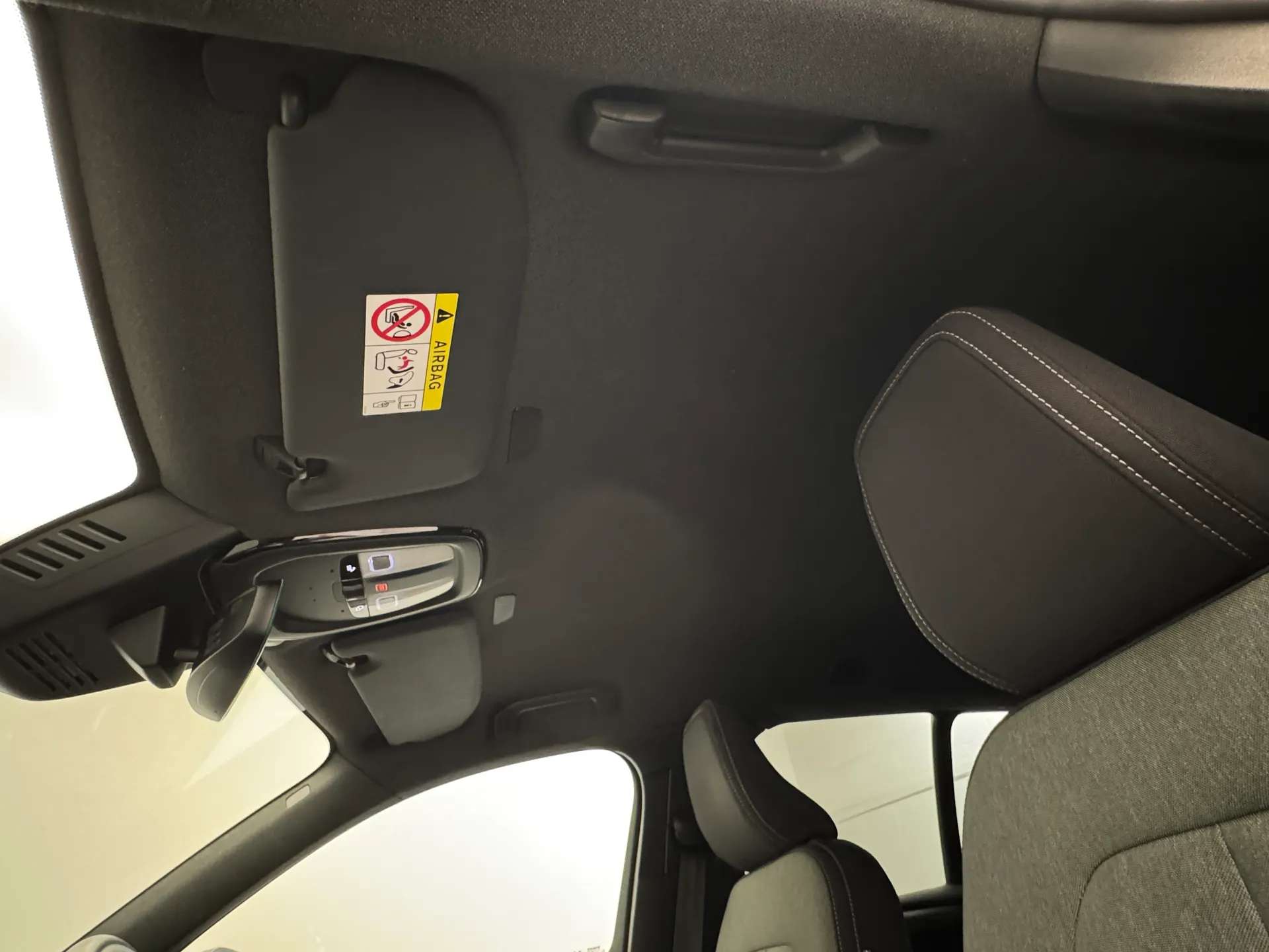 2023 VOLVO XC40 2023 VOLVO XC40