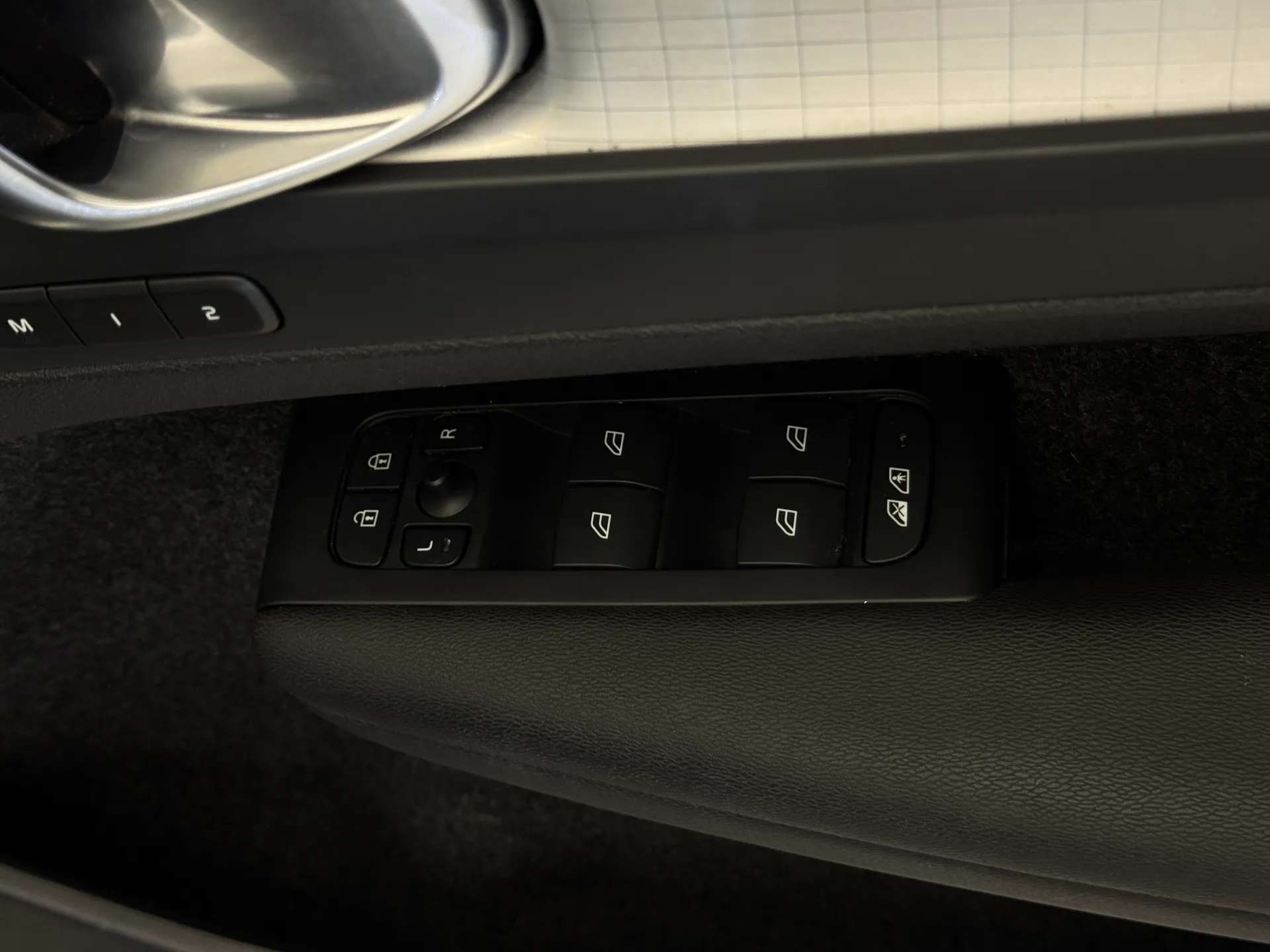 2023 VOLVO XC40 2023 VOLVO XC40