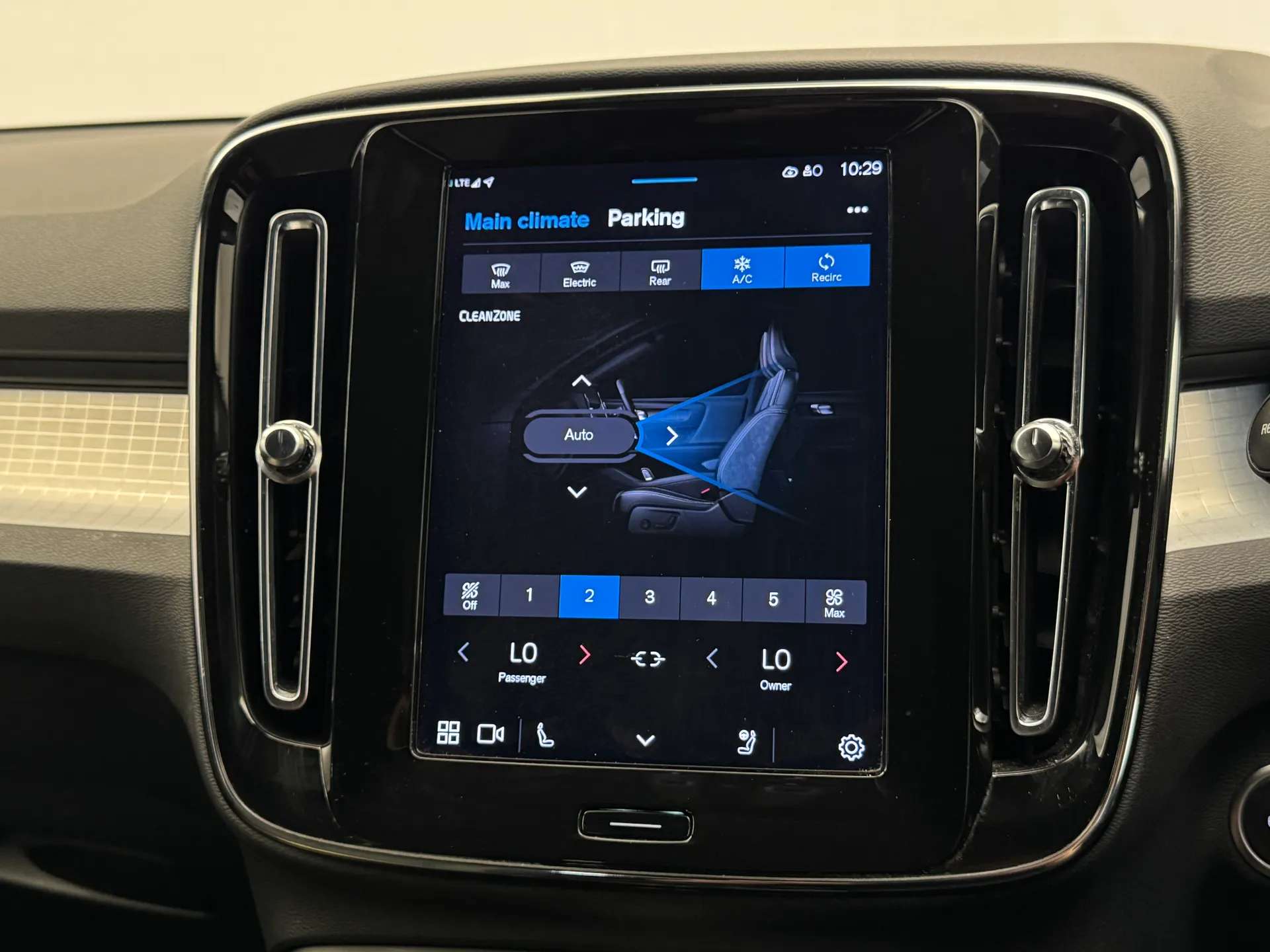 2023 VOLVO XC40 2023 VOLVO XC40