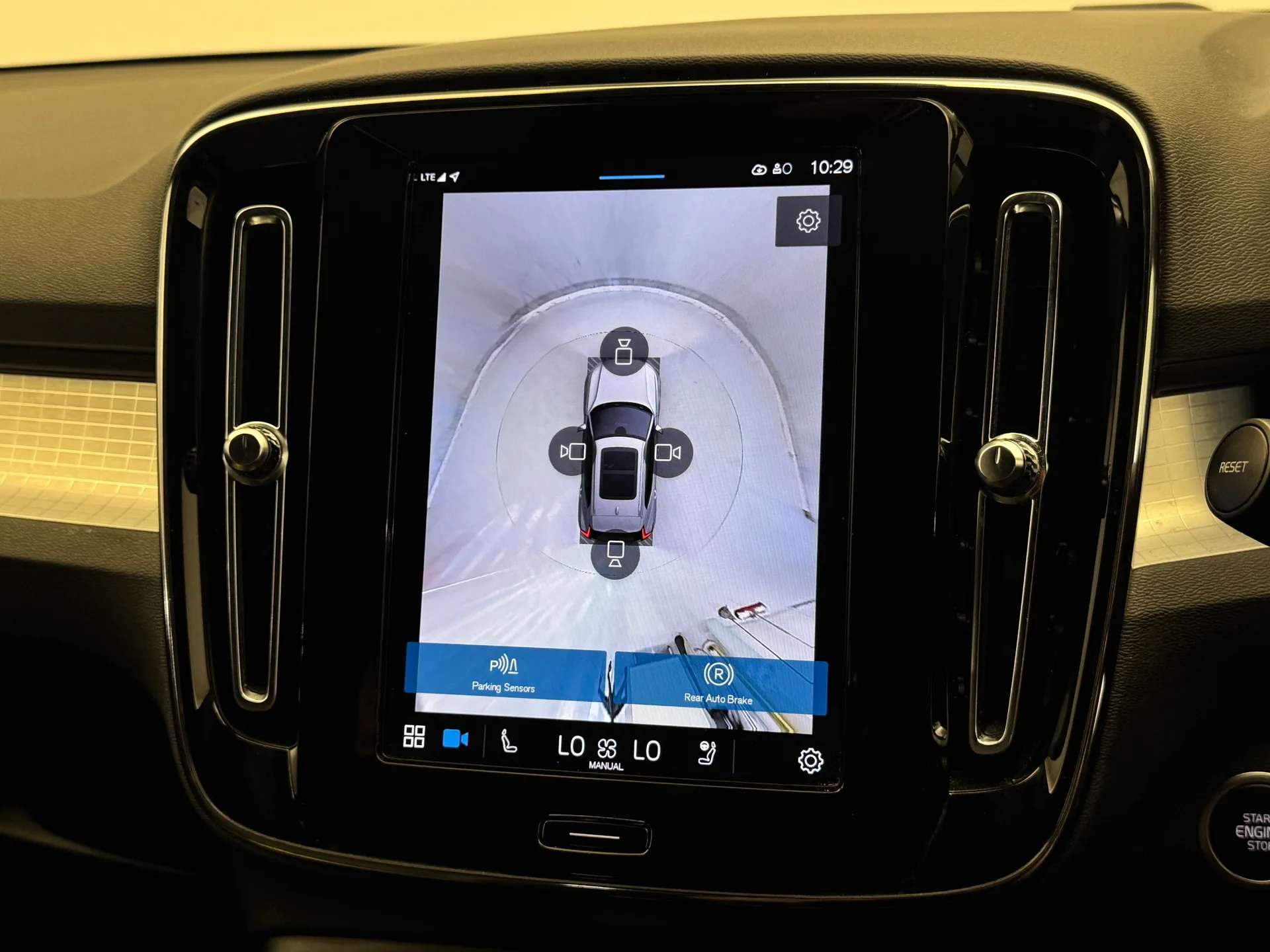 2023 VOLVO XC40 2023 VOLVO XC40