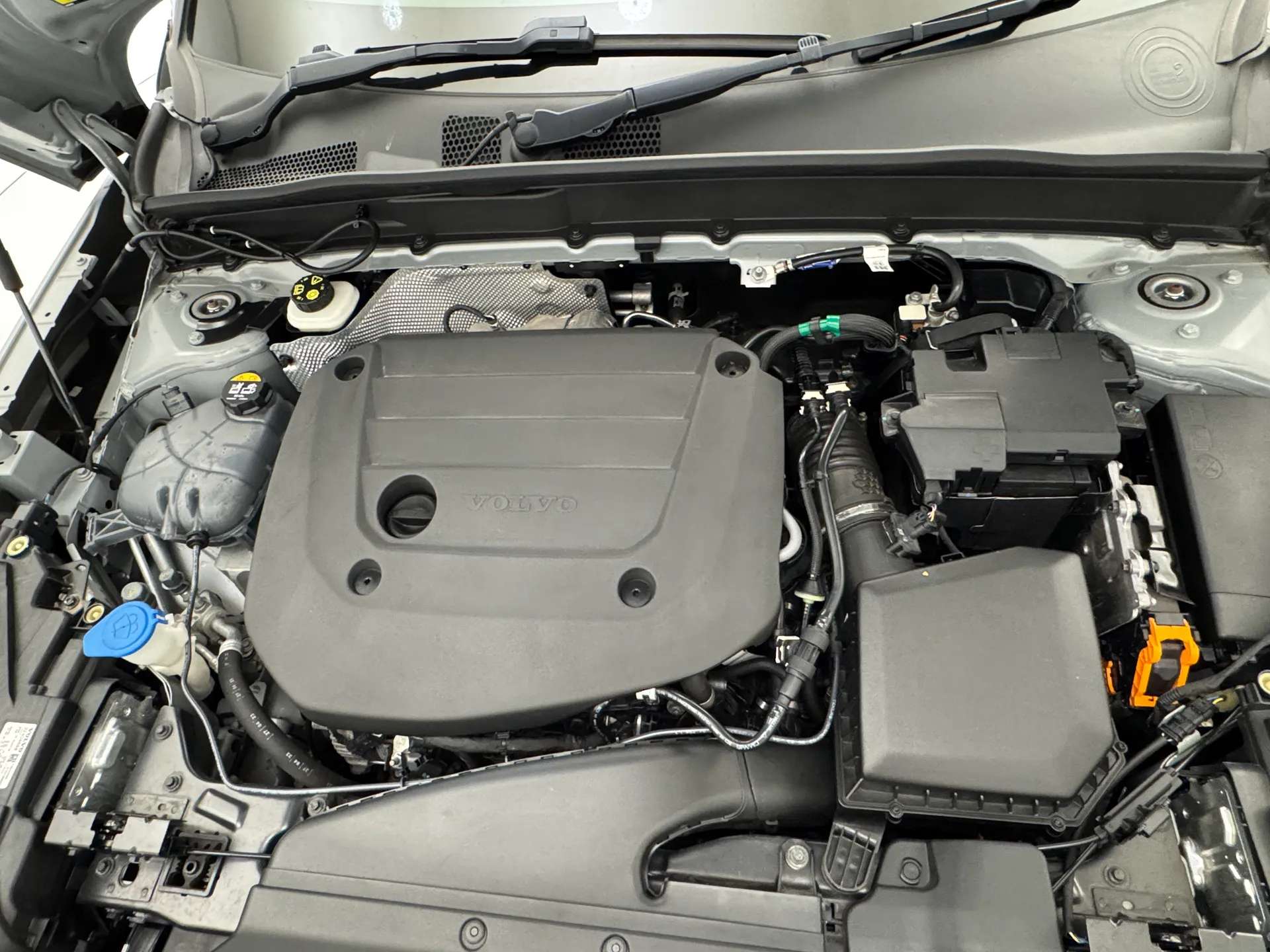 2023 VOLVO XC40 2023 VOLVO XC40